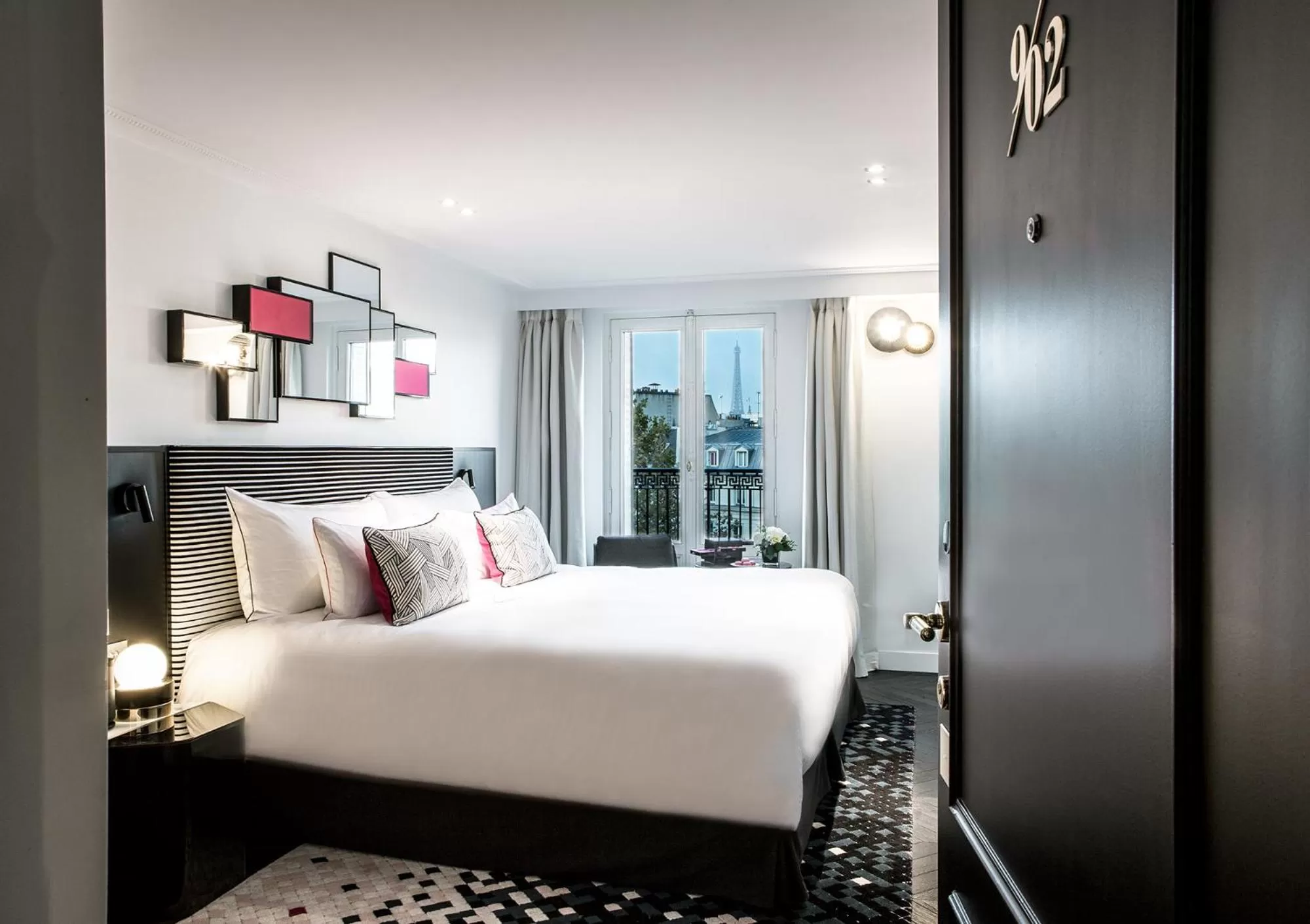 Deluxe Double Room with Eiffel Tower view  in Fauchon l'Hôtel Paris