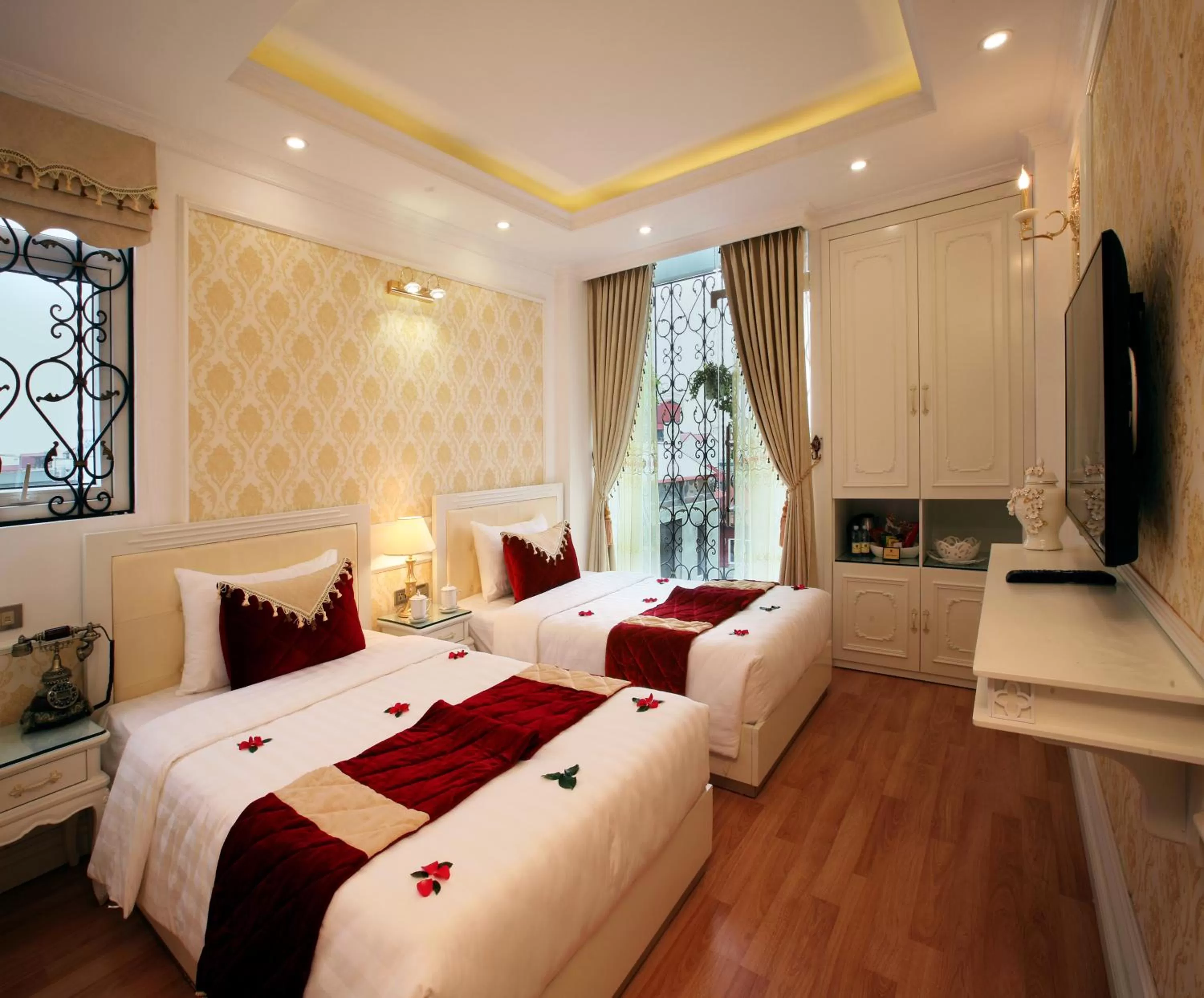 Deluxe Double or Twin Room with Balcony in Hanoi Hotel Royal