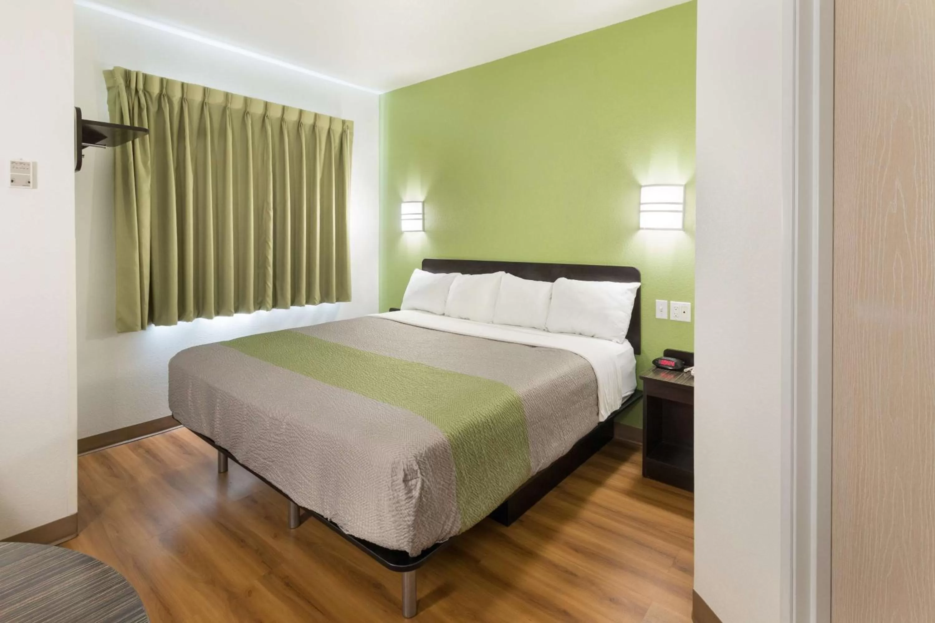 King Room - single occupancy - Non-Smoking in Motel 6-Hillsboro, TX