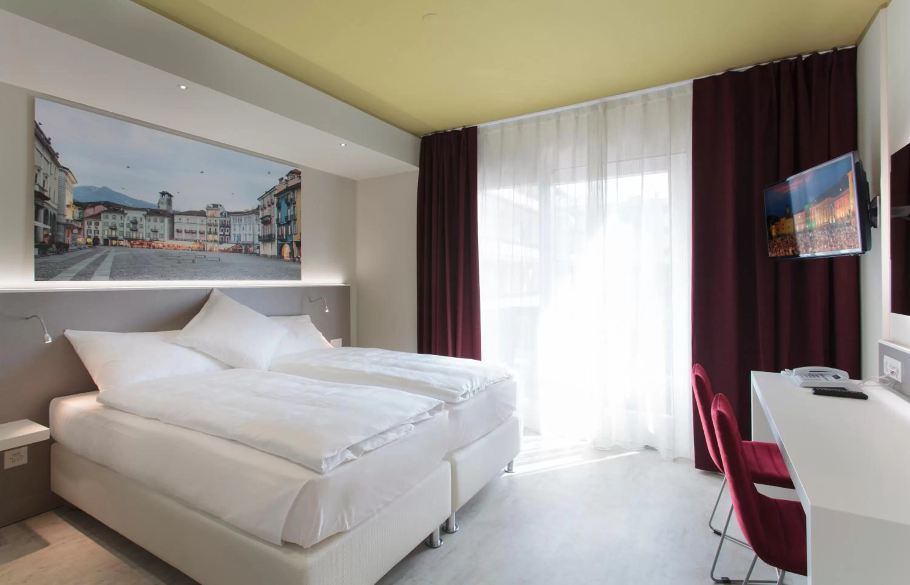 Modern Double Room in Hotel City Locarno