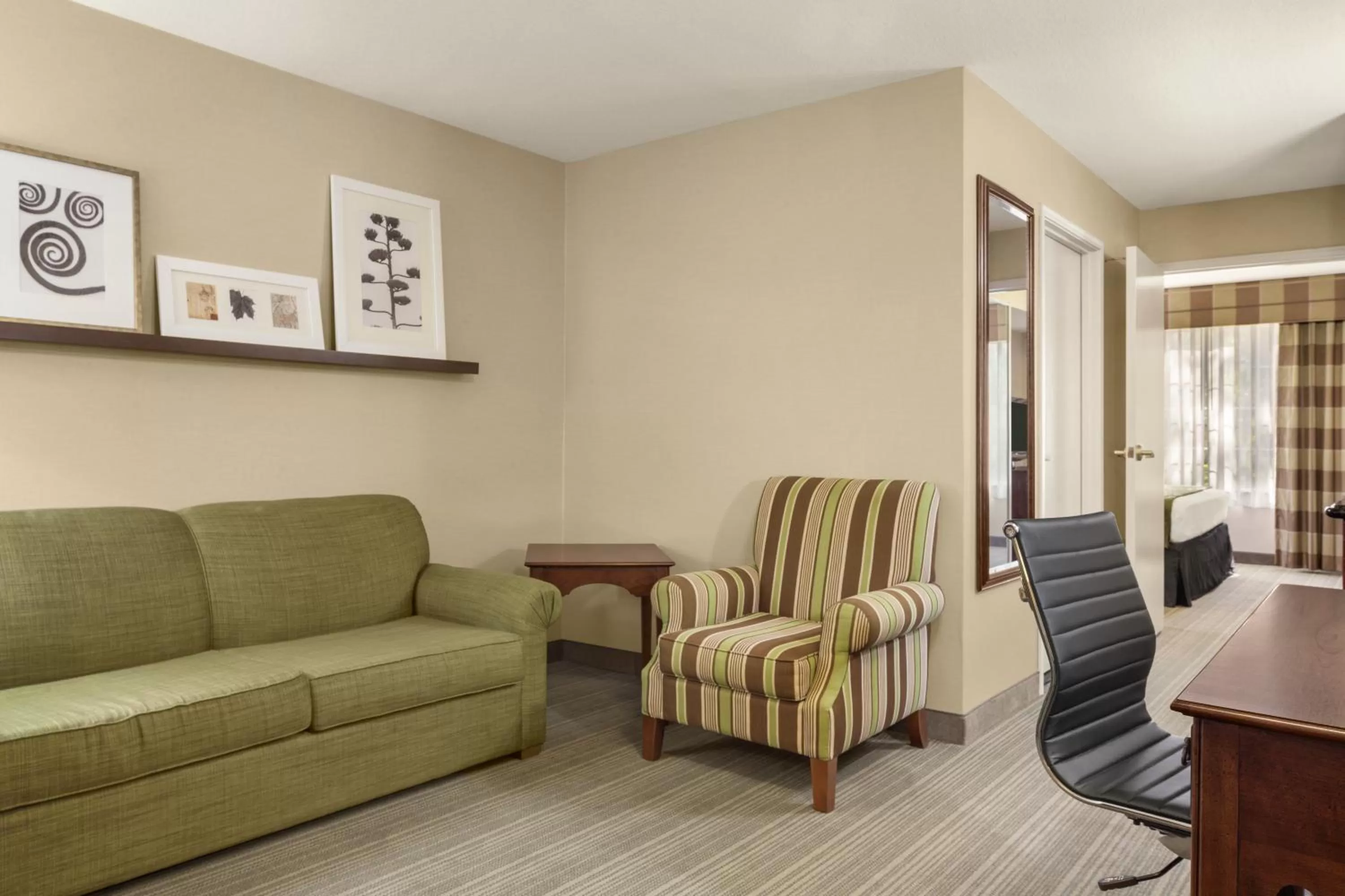 One-Bedroom King Suite in Country Inn & Suites by Radisson, Lima, OH