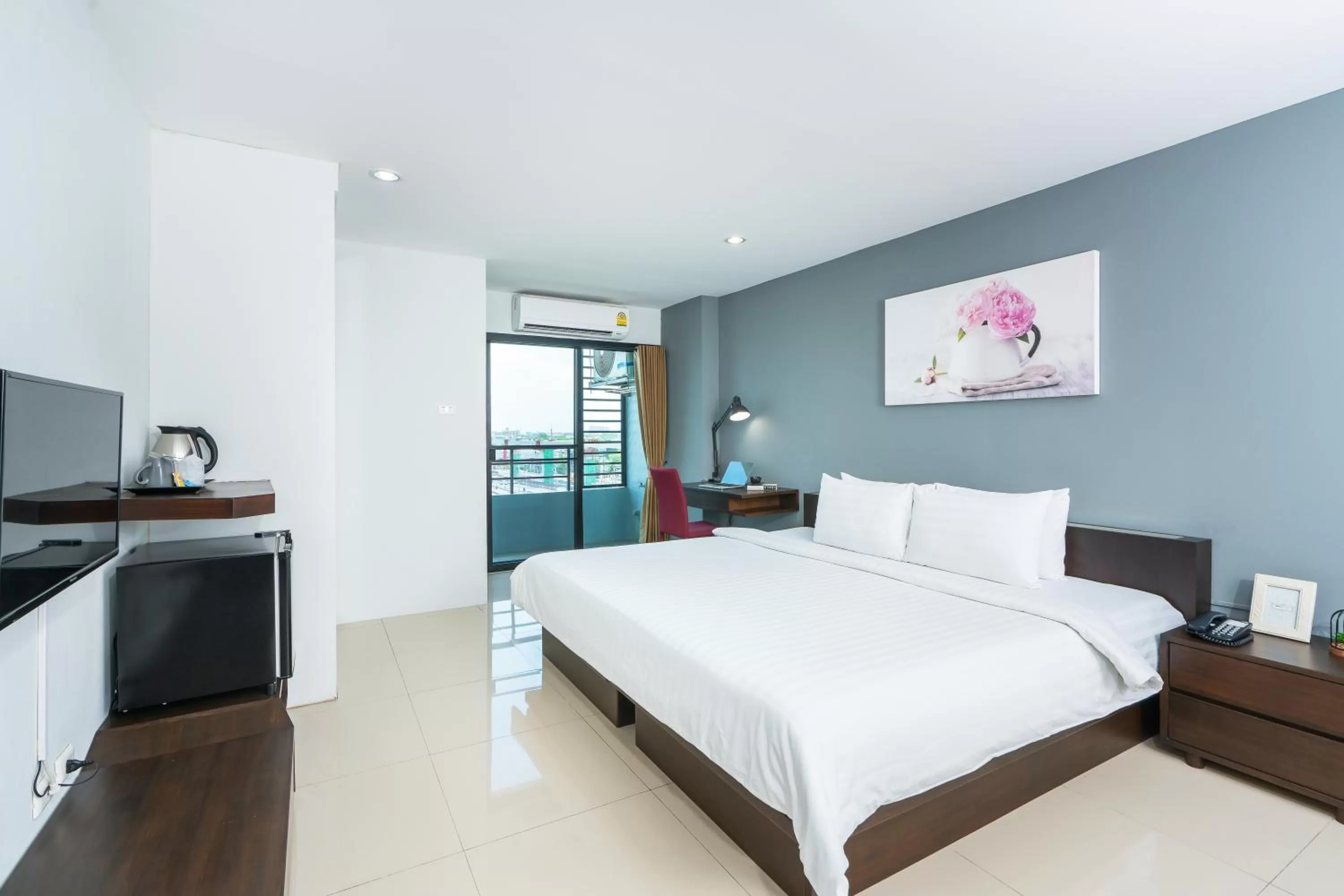 Deluxe Super King Room in De Botan Srinakarin Hotel & Residence