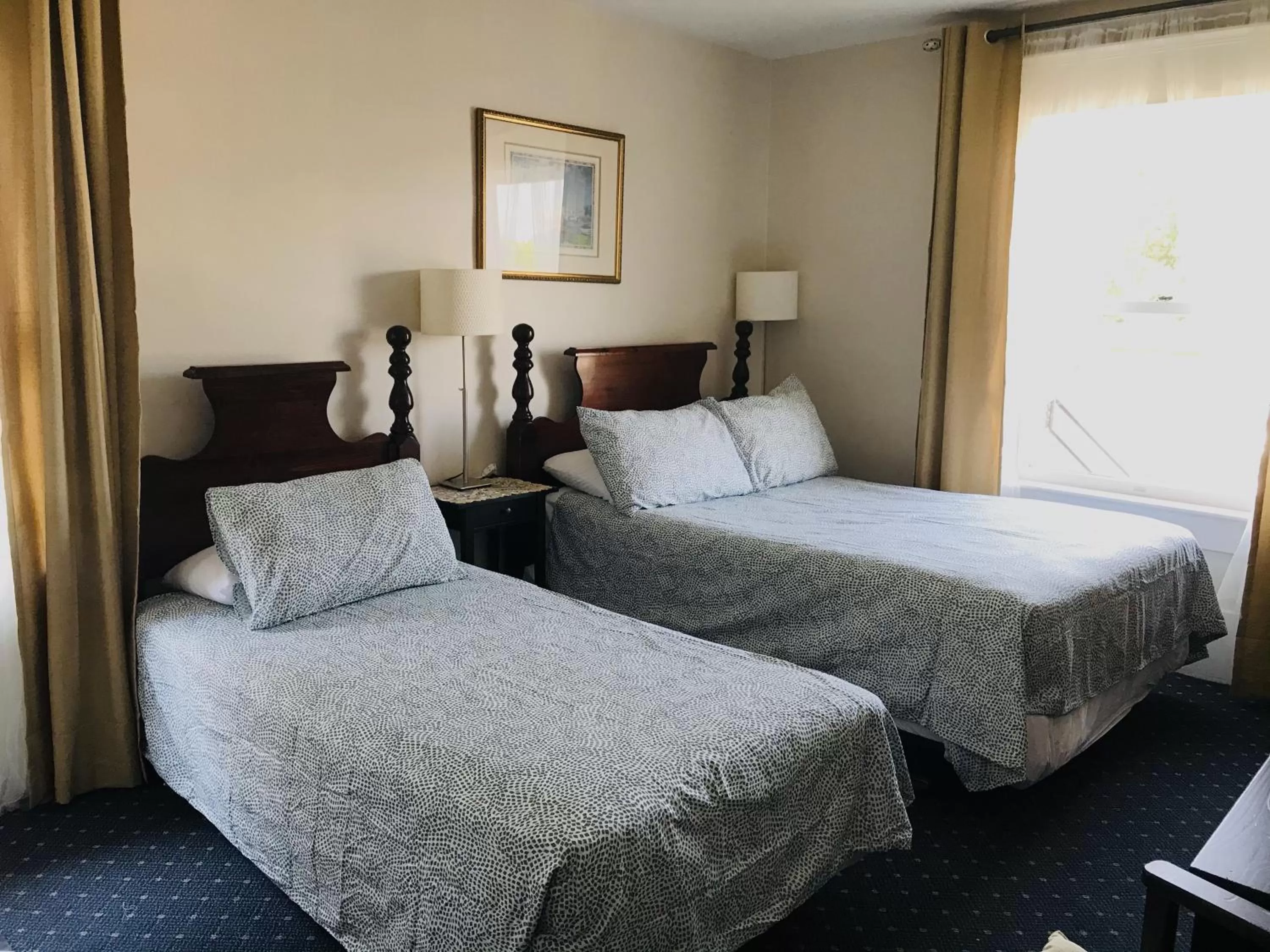 Family Room with Shared Bathroom in Windsor Guest House