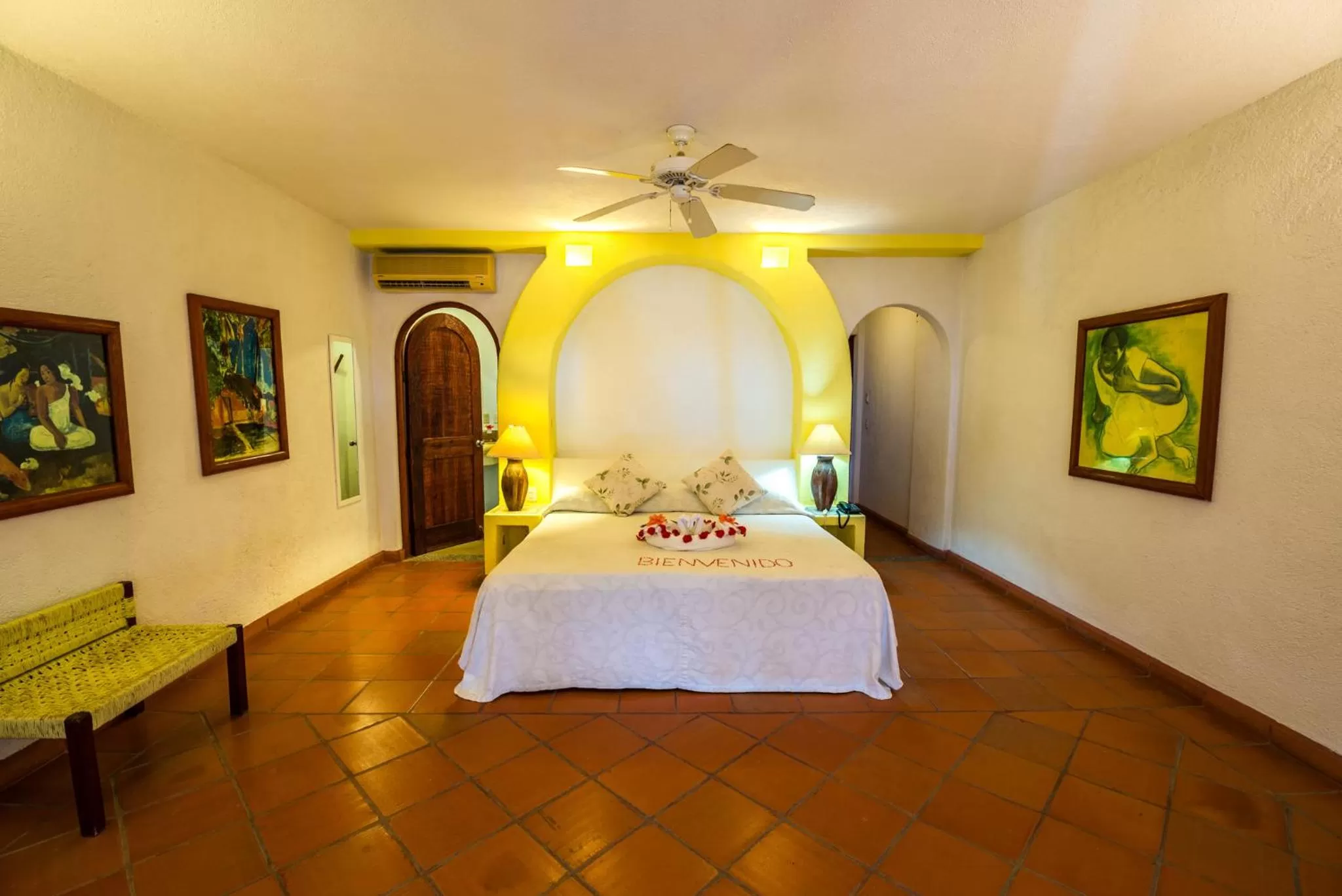 King Room in Hotel Catalina Beach Resort