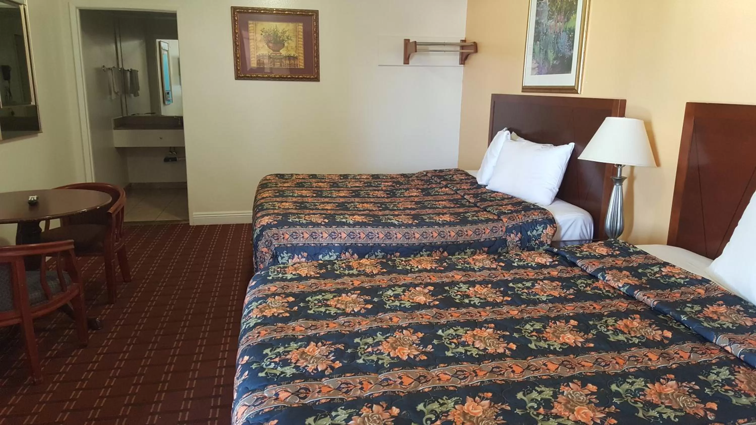 Deluxe King Room with Two King Beds, Non-Smoking in Royal Inn Motel Long Beach