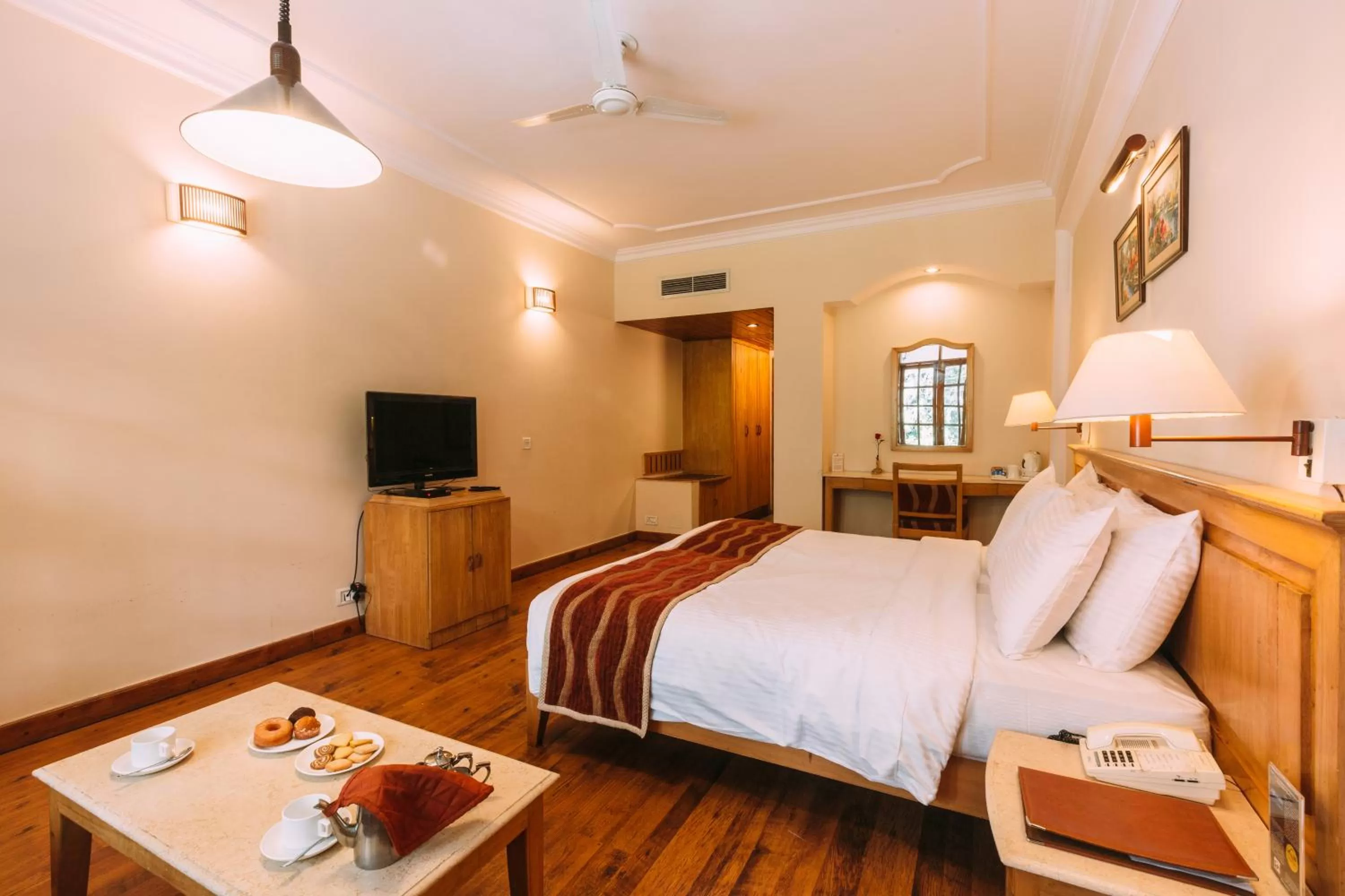 Super Deluxe Room with Small Balcony( Bathtub) - single occupancy - 15% Discount on Spa Therapies in Hotel Willow Banks Shimla