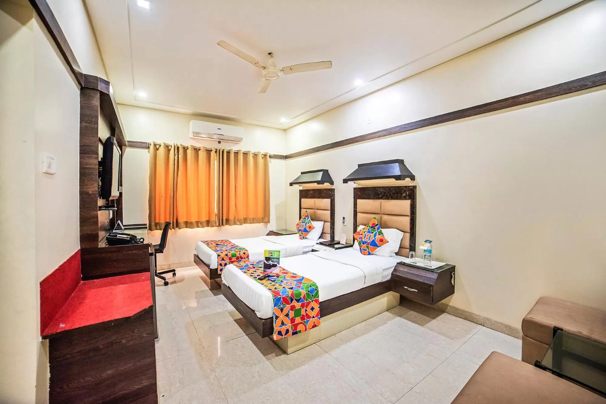 Deluxe Double Room - single occupancy in FabHotel Santoor Geeta Bhawan Square
