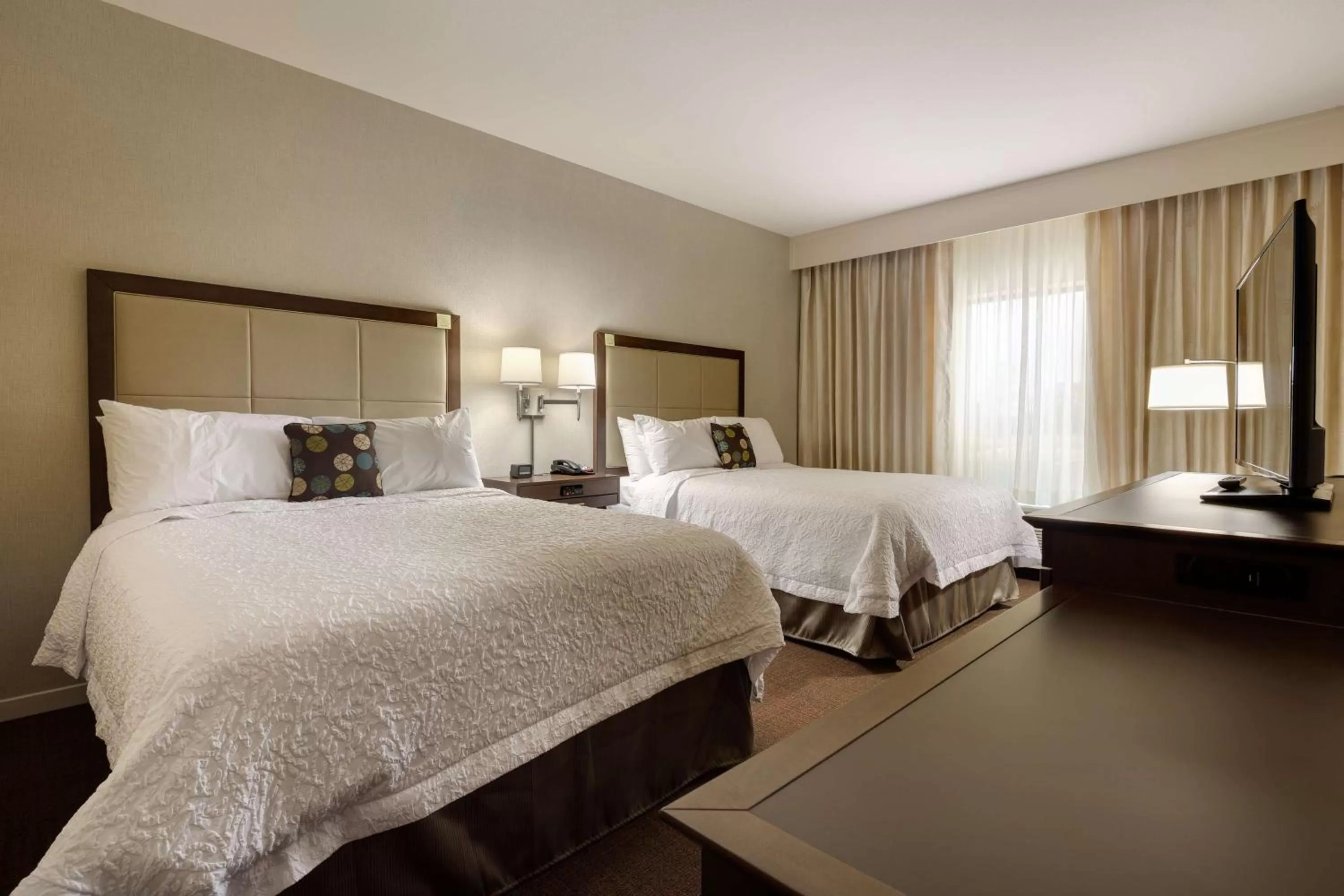 Queen Room with Two Queen Beds - Mobility and Hearing Access/Non-Smoking in Hampton Inn Morristown, I-81, TN