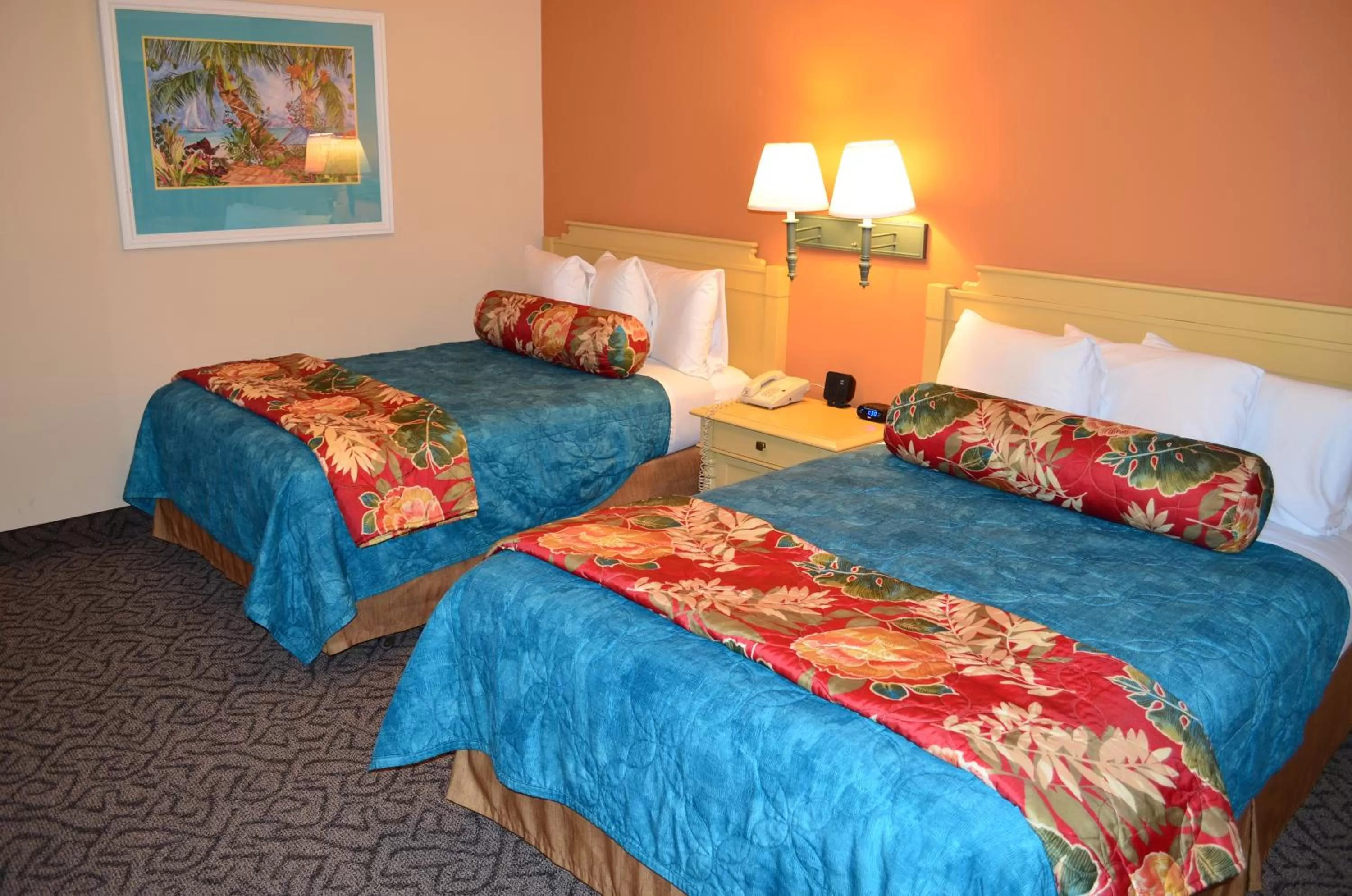 One-Bedroom Double Suite with Partial View - Non-Smoking in Sun Viking Lodge - Daytona Beach