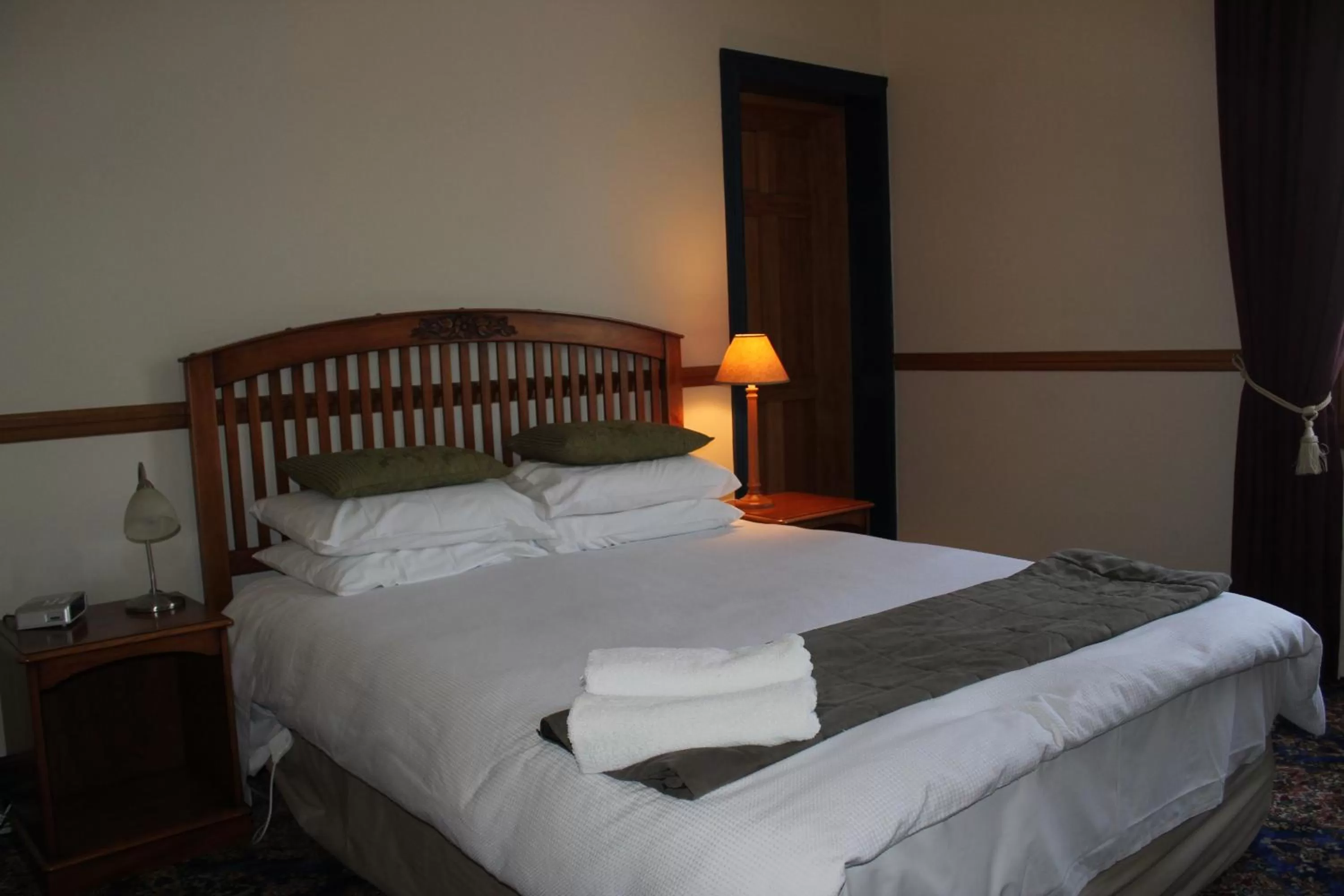 Queen Suite in Shepherds Arms Hotel