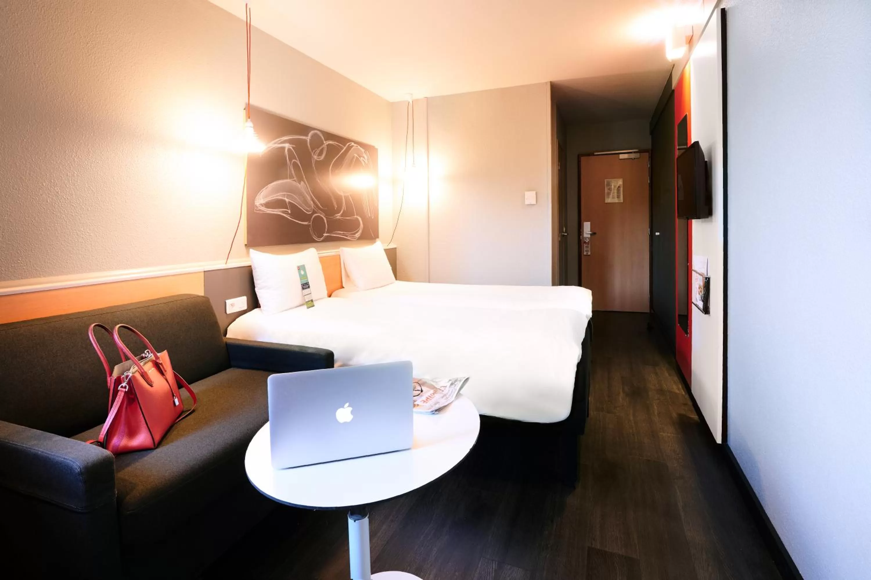 Superior Double Room with Sofa in ibis Lyon Gerland Musée des Confluences