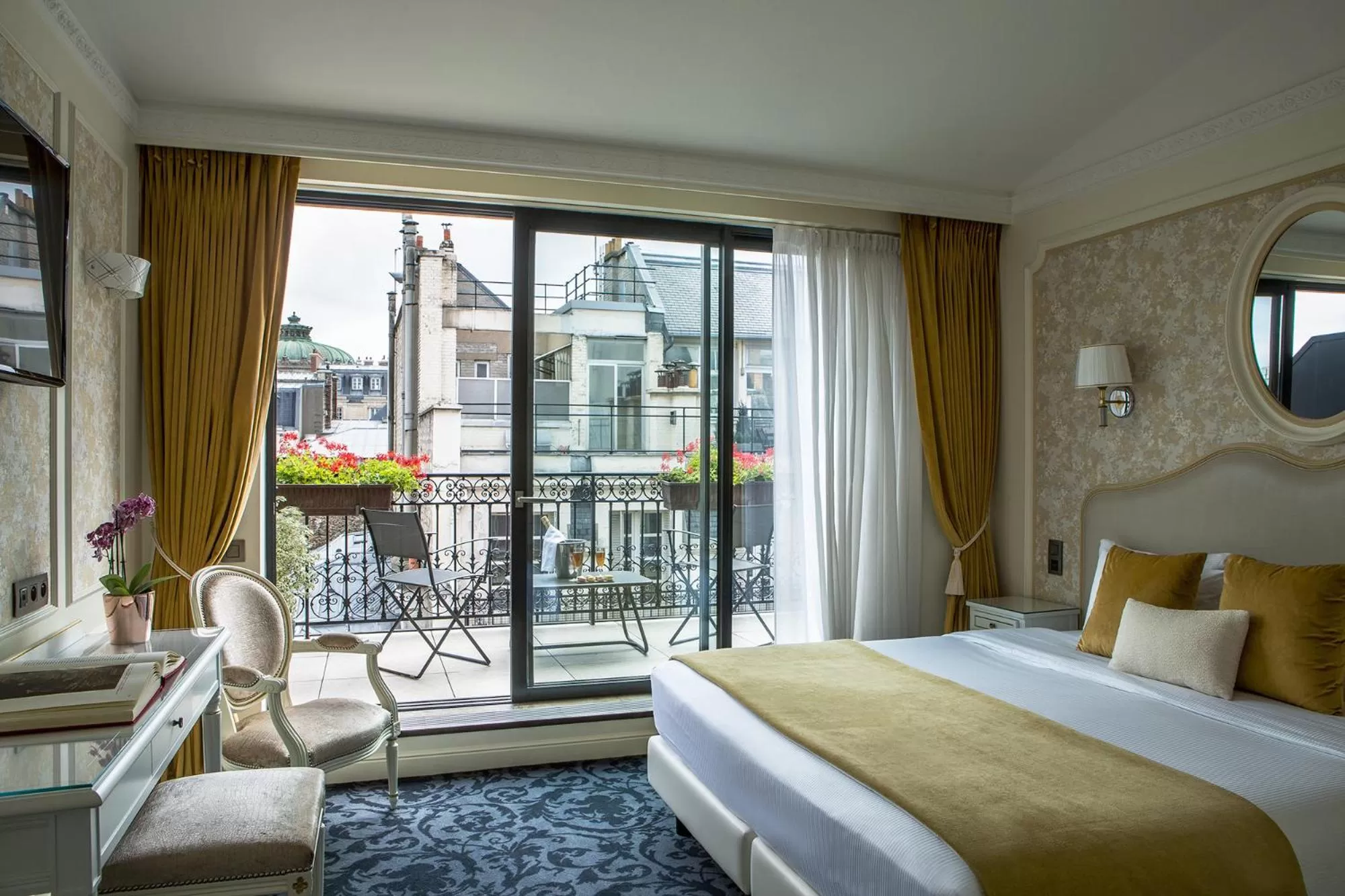 Suite with Terrace in Hôtel Saint-Pétersbourg Opéra & Spa