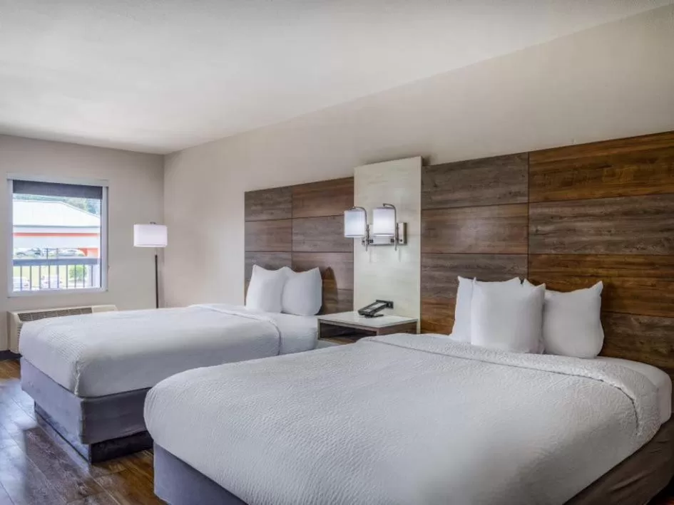 Queen Room with Two Queen Beds - Non-Smoking in Days Inn by Wyndham Clemson