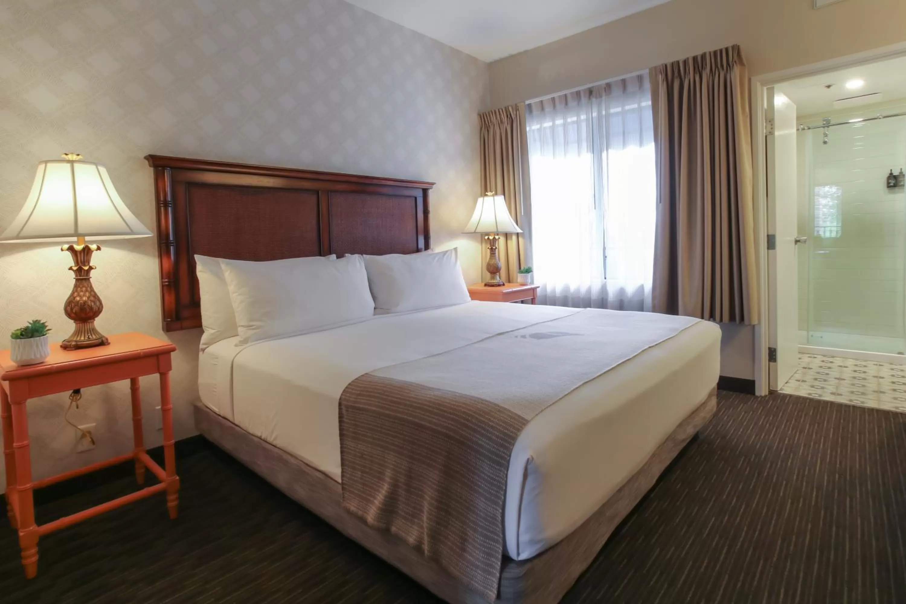 Executive King Suite Sleeper Sofa in Oxford Suites Pismo Beach