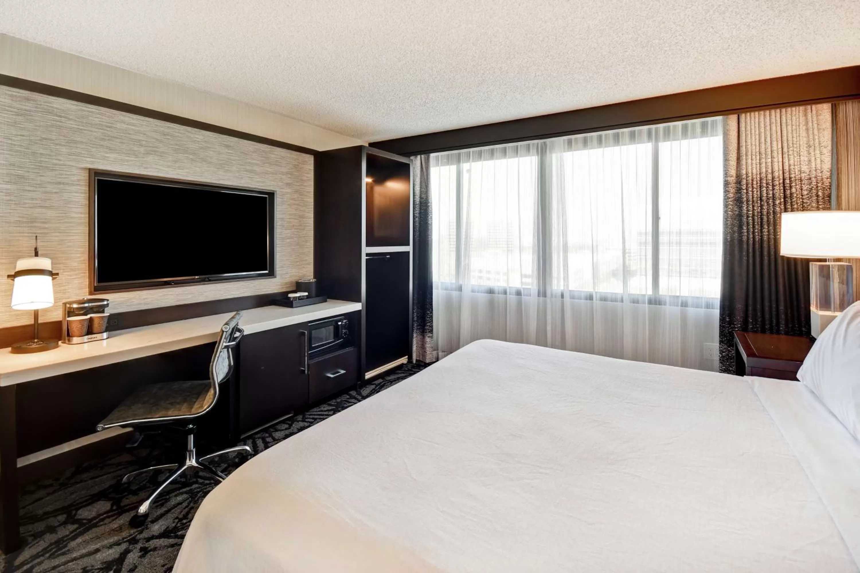 King Studio - Mobility Access in Embassy Suites by Hilton Santa Clara Silicon Valley