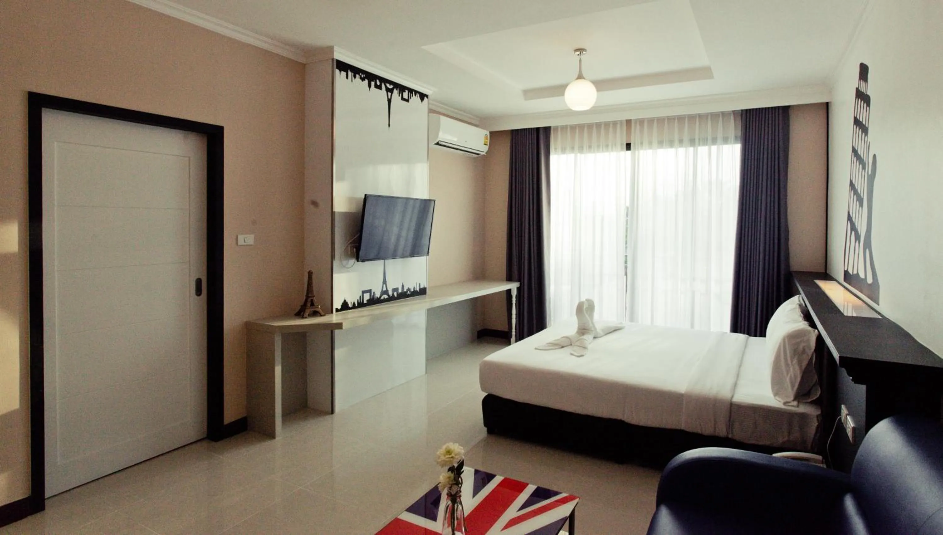 Deluxe Room in The Proud Hotel