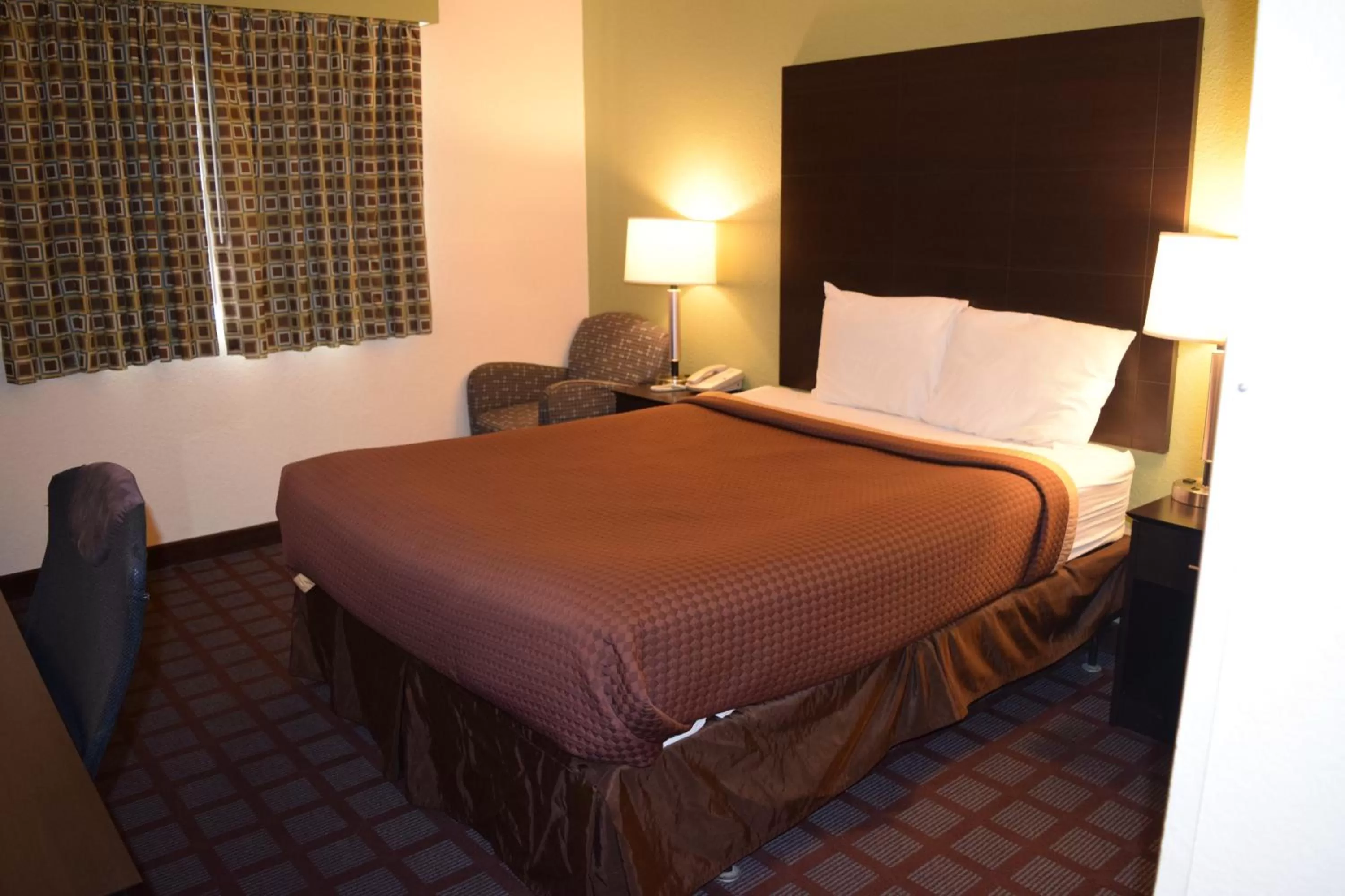 Queen Room - Mobility Access/Non-Smoking in Super 8 by Wyndham Saginaw