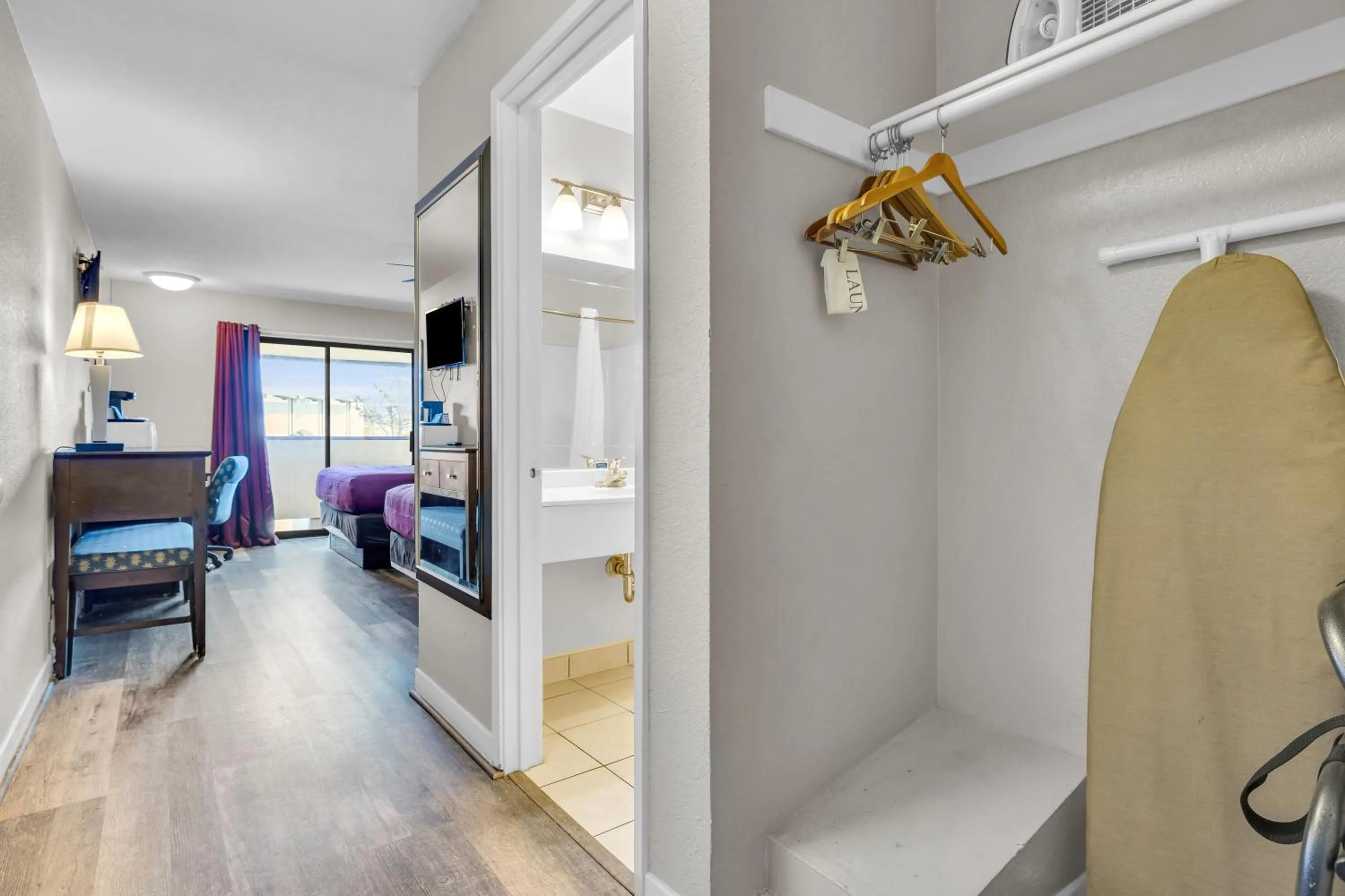 Double or Twin Room with Balcony in Bay Breeze Inn