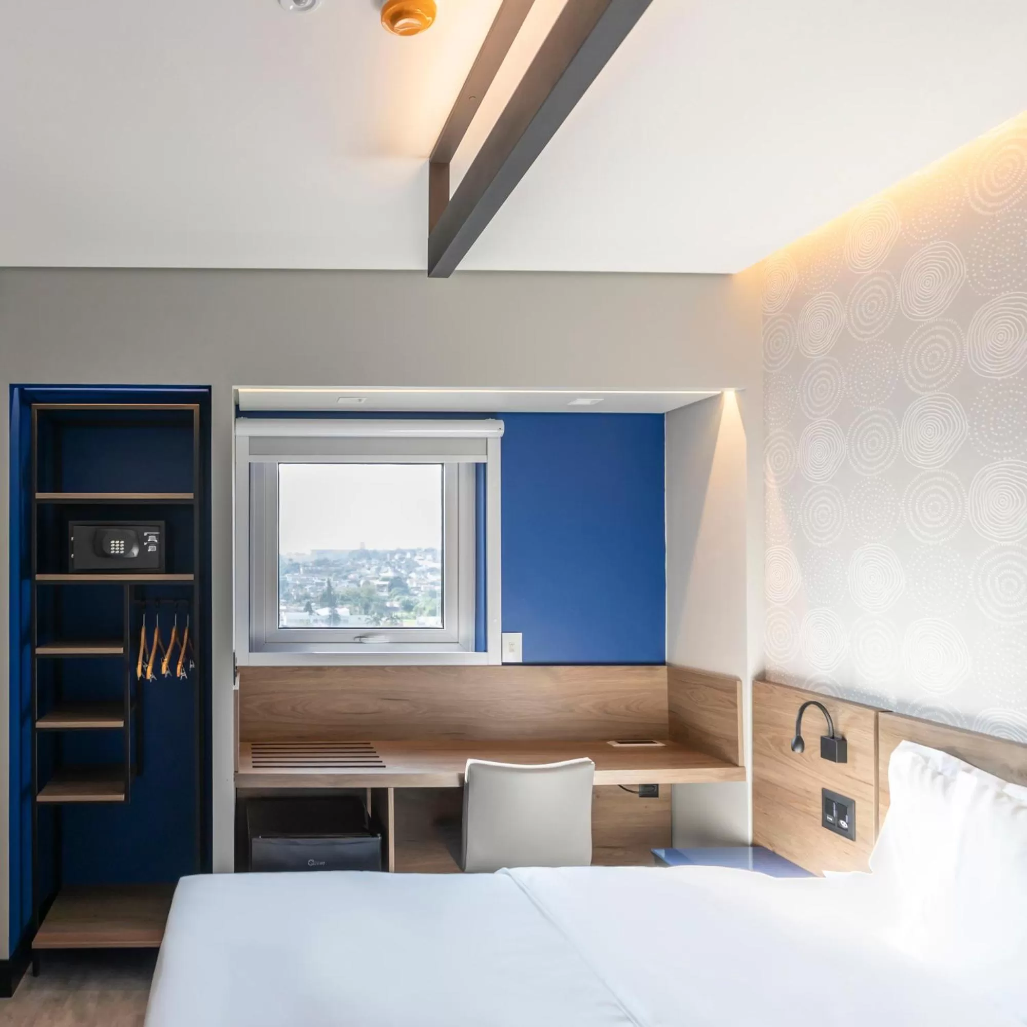 Standard Double - single occupancy - 1 Queen Bed in Tru By Hilton Criciúma