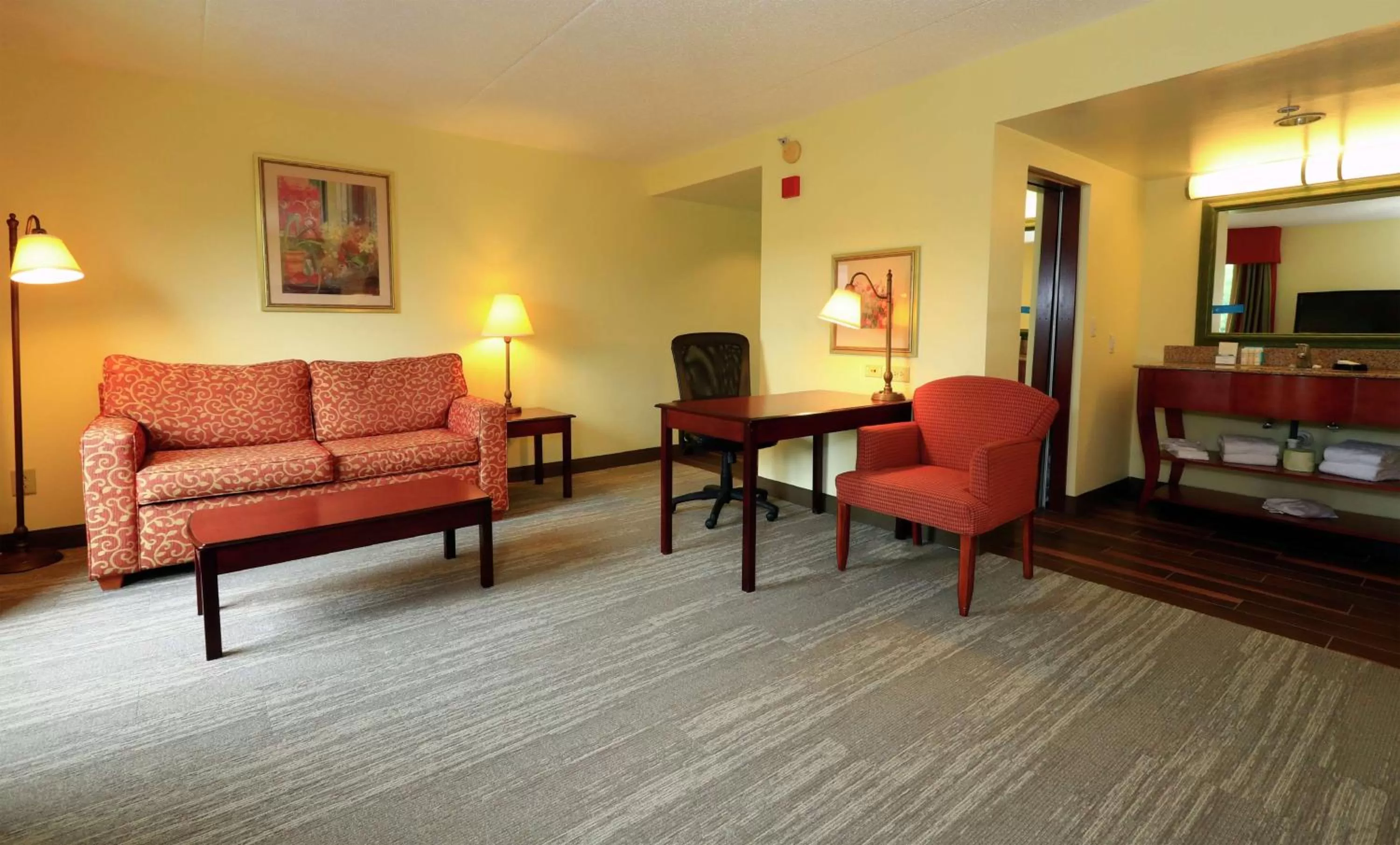 King Room with Sofa Bed - Mobility Access/Non-Smoking in Hampton Inn and Suites of Lamar