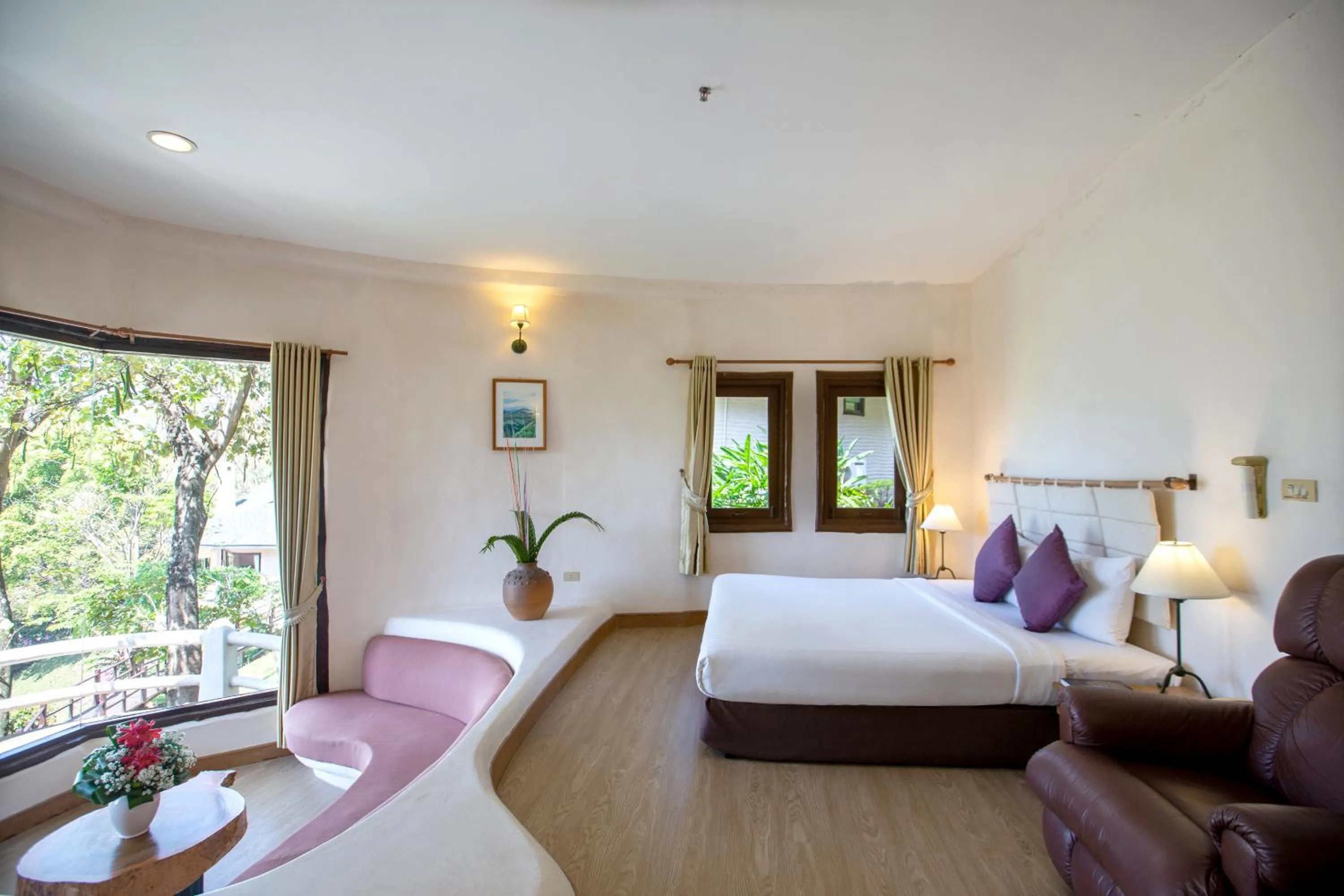 Hillside Chalet Deluxe with bath tub in Imperial Phukaew Hill Resort