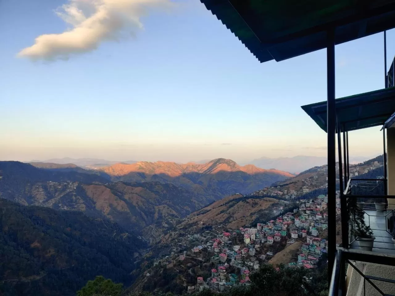 Luxury Room with Balcony in The Oaktree House