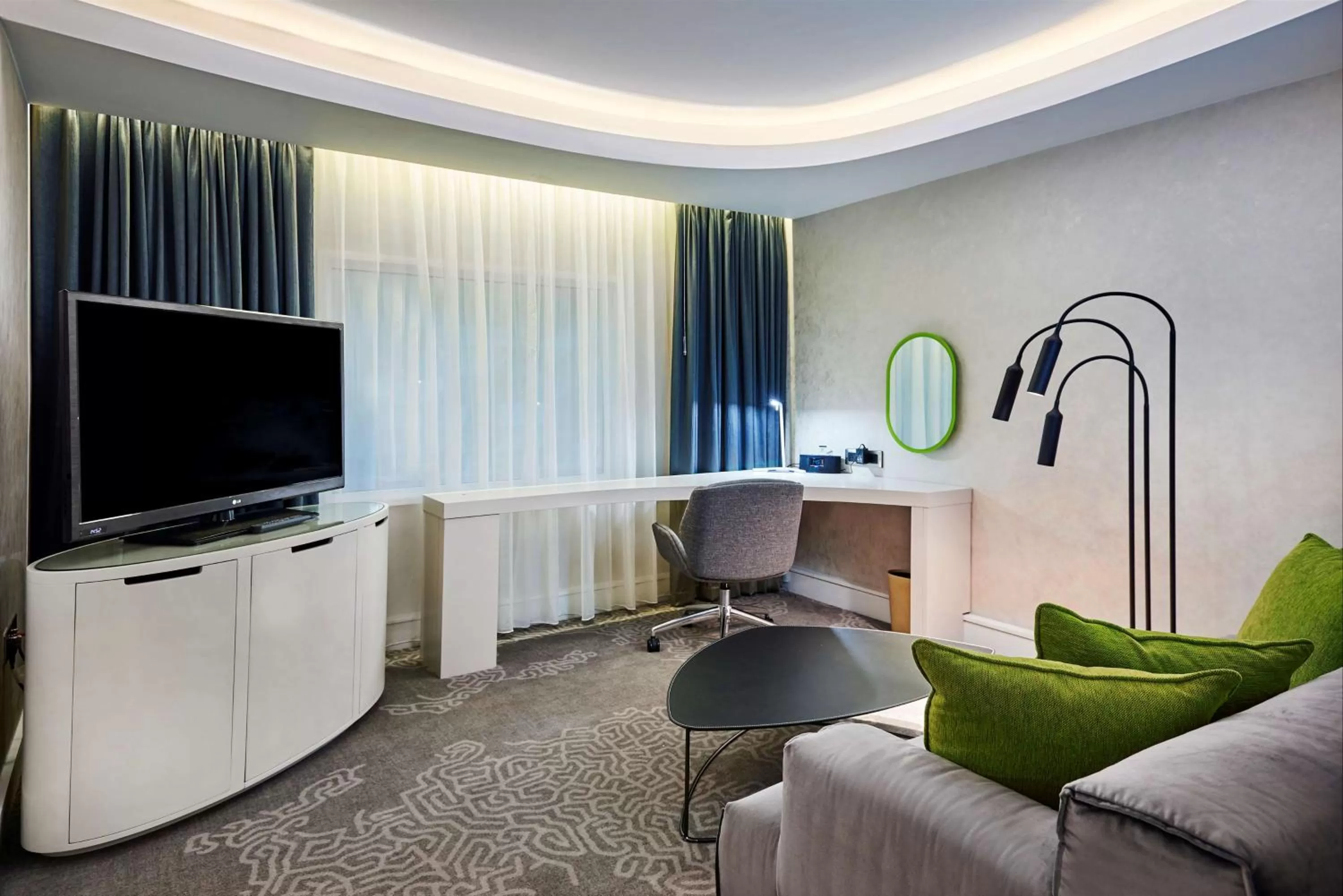 Junior King Suite - Lounge Access in Hilton London Heathrow Airport