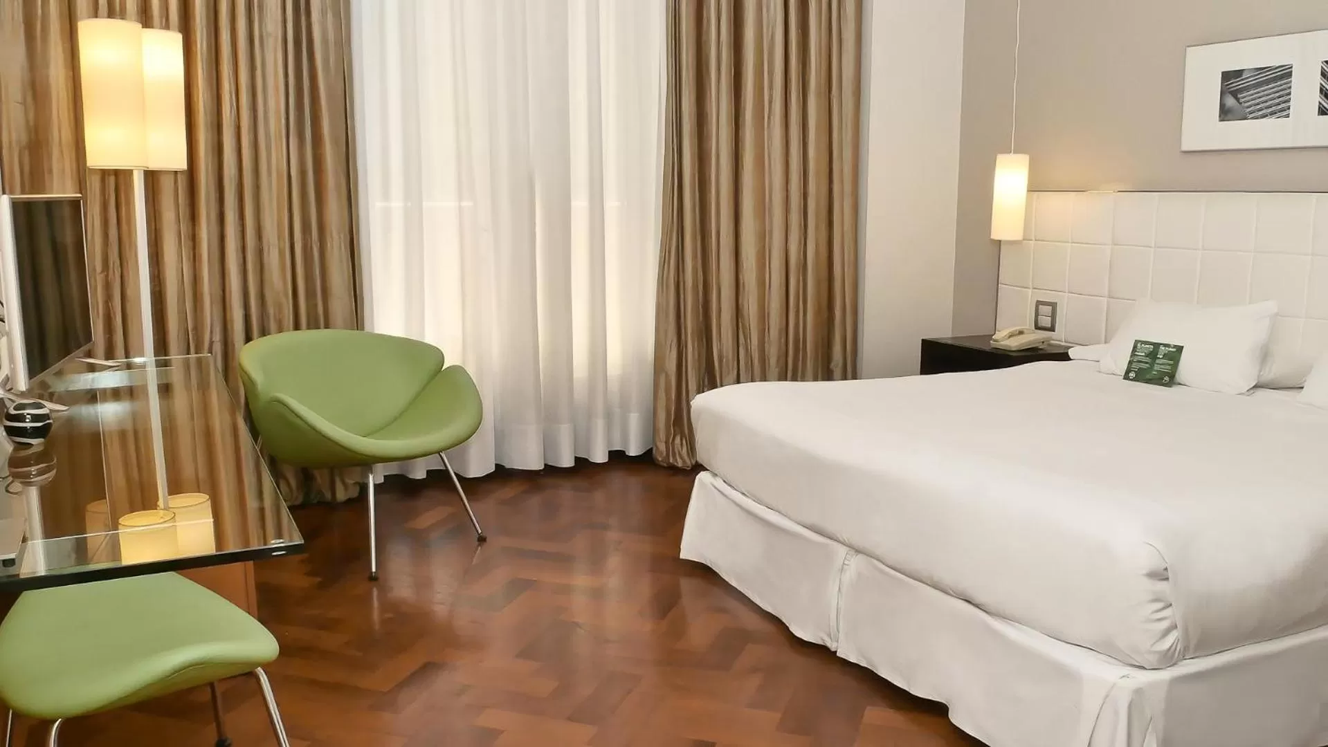 Executive Double Room in 725 Continental Hotel