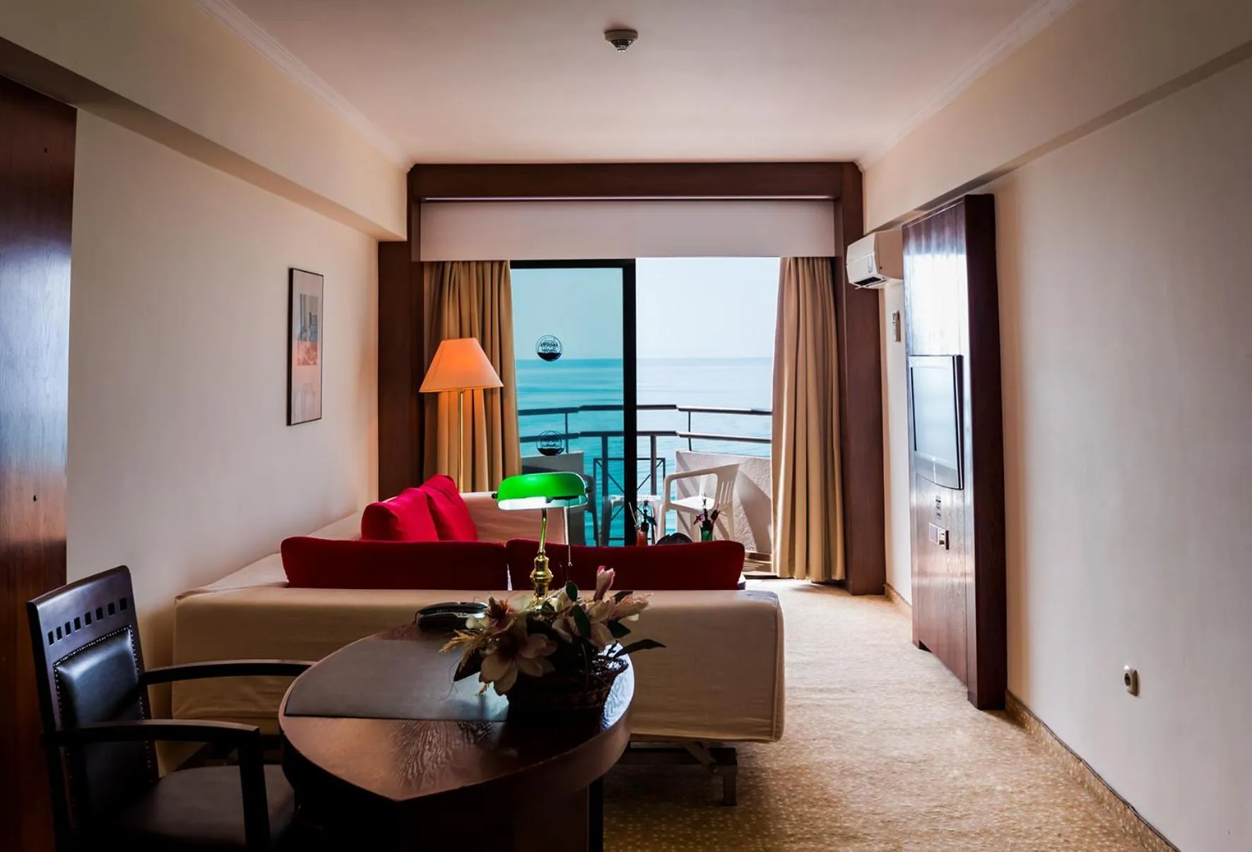 Suite with Sea View + 2 Children in Derici Hotel