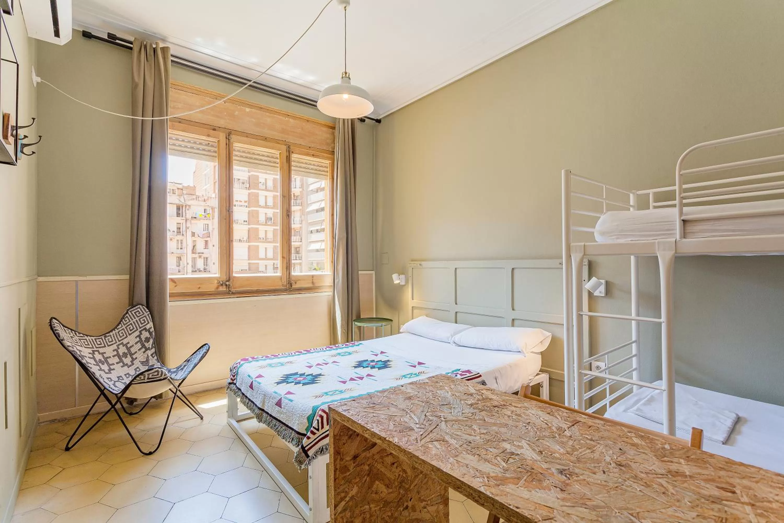 Quadruple Room with Shared Bathroom in Bird House