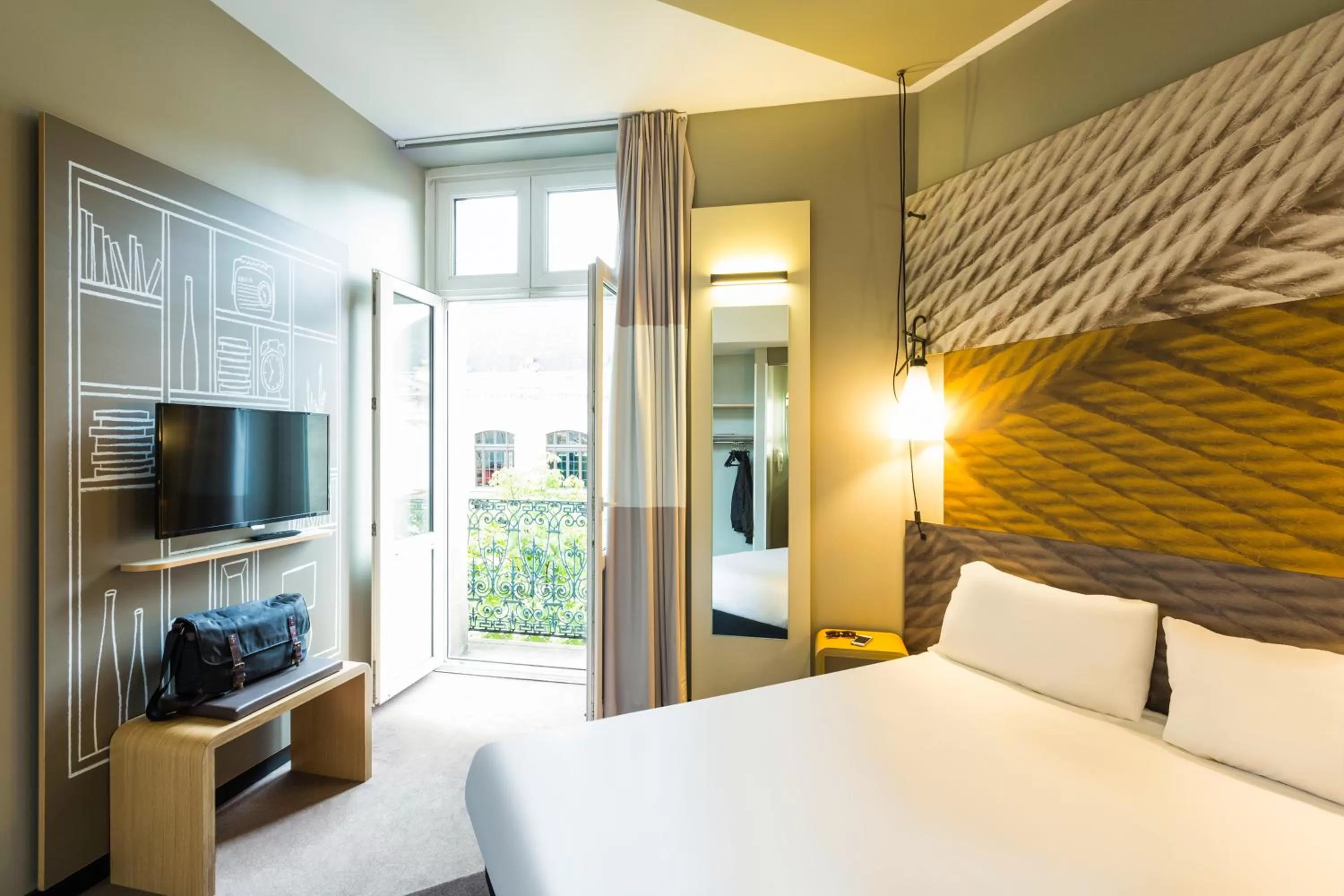 Standard Double Room in ibis Bordeaux Centre Gare Saint Jean Euratlantique