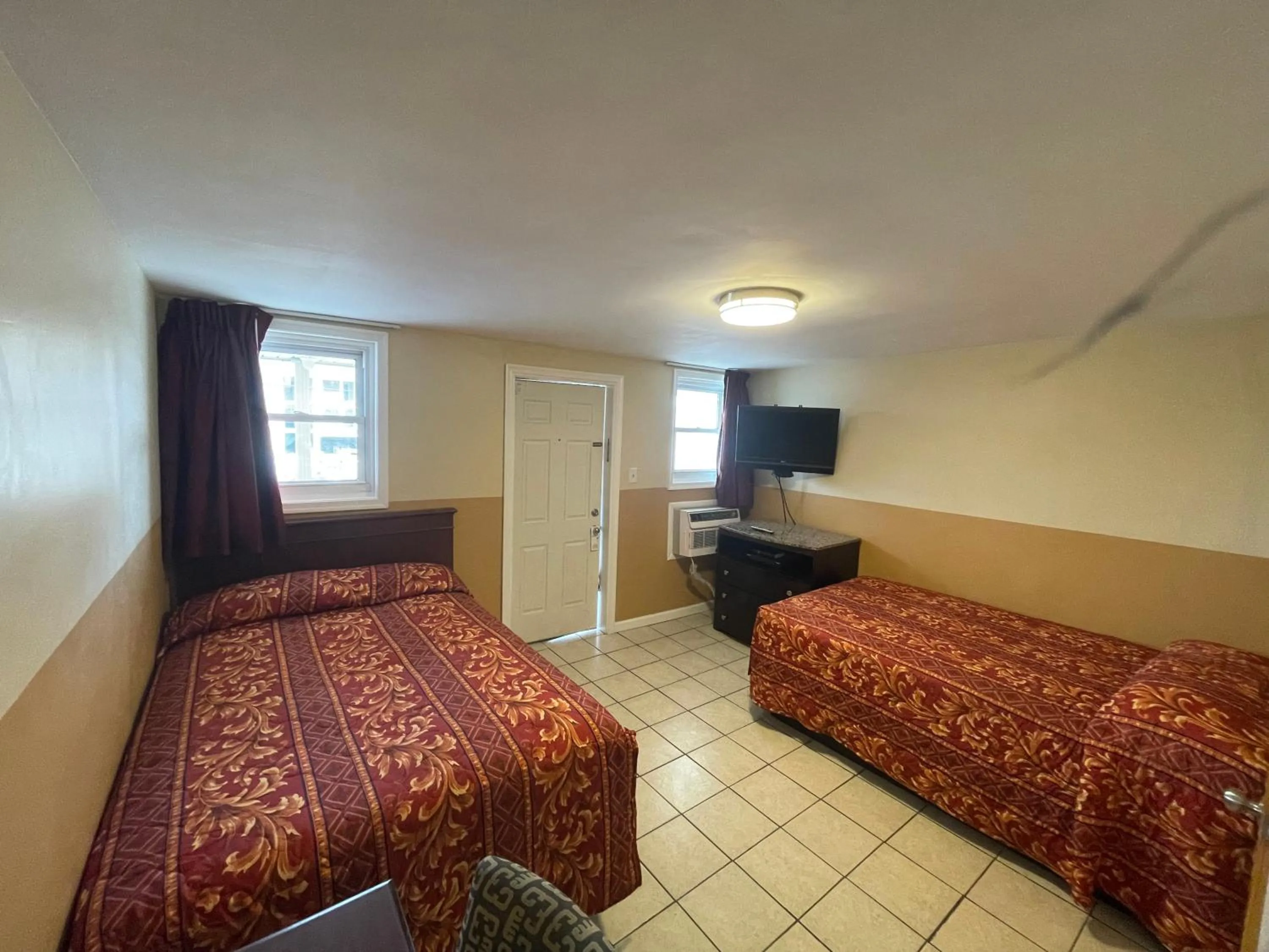 Suite with Four Double Beds in Anchor Motel