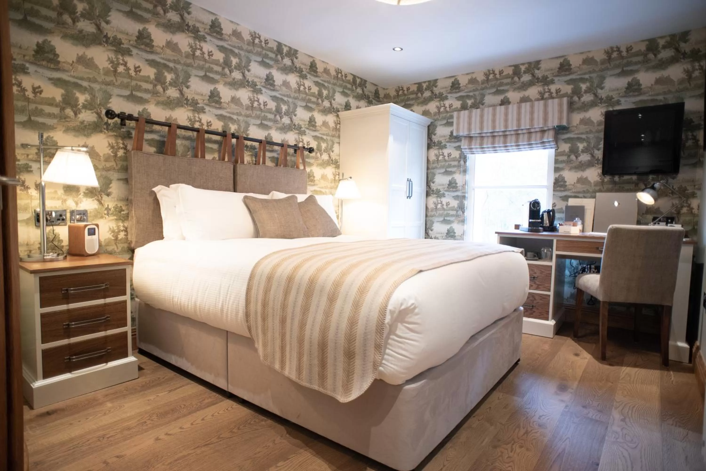 Standard Double Room in Cromwell Arms Country Pub with Rooms