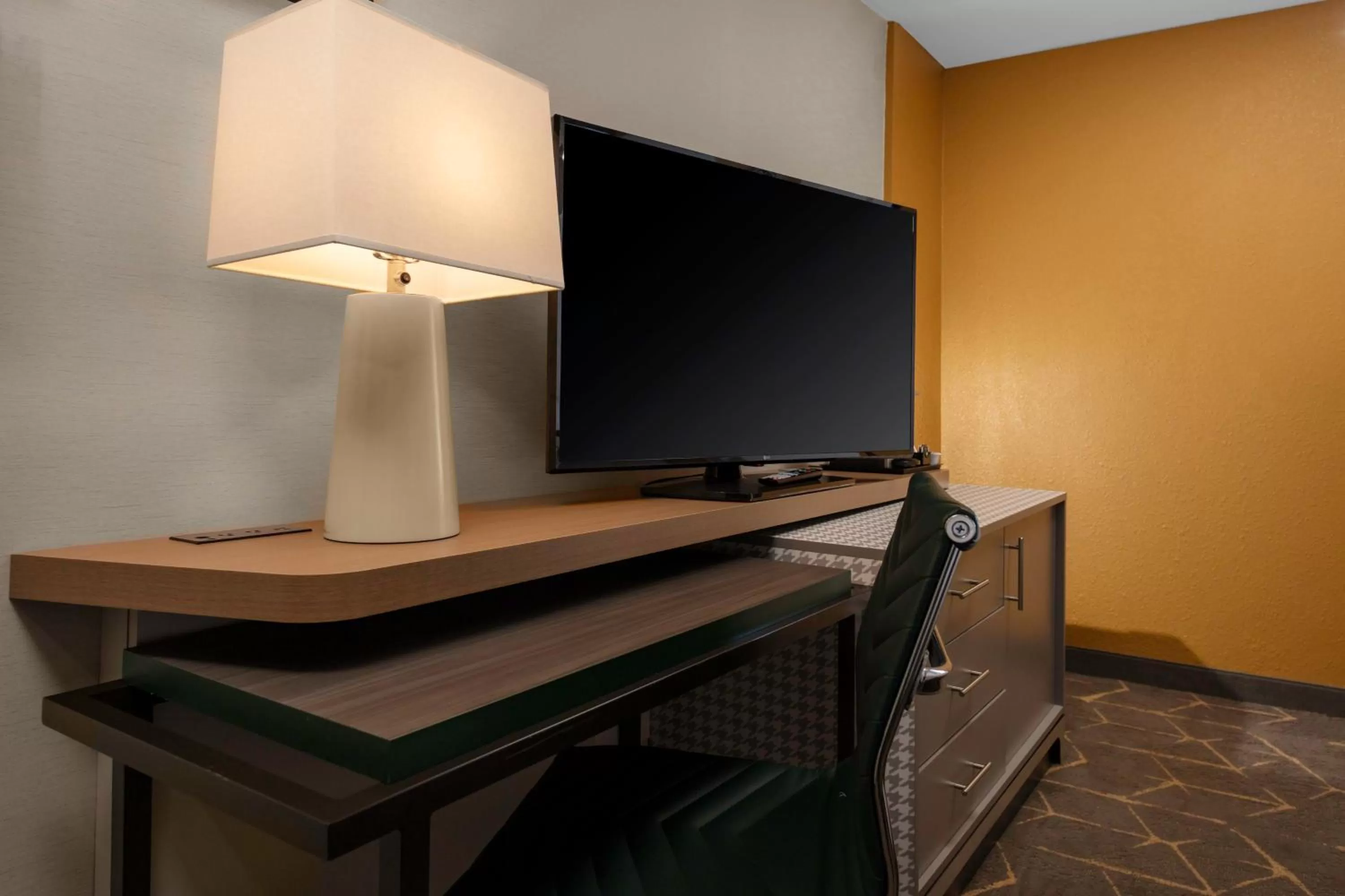 King Suite in Holiday Inn Boston - Dedham Hotel & Conference Center by IHG