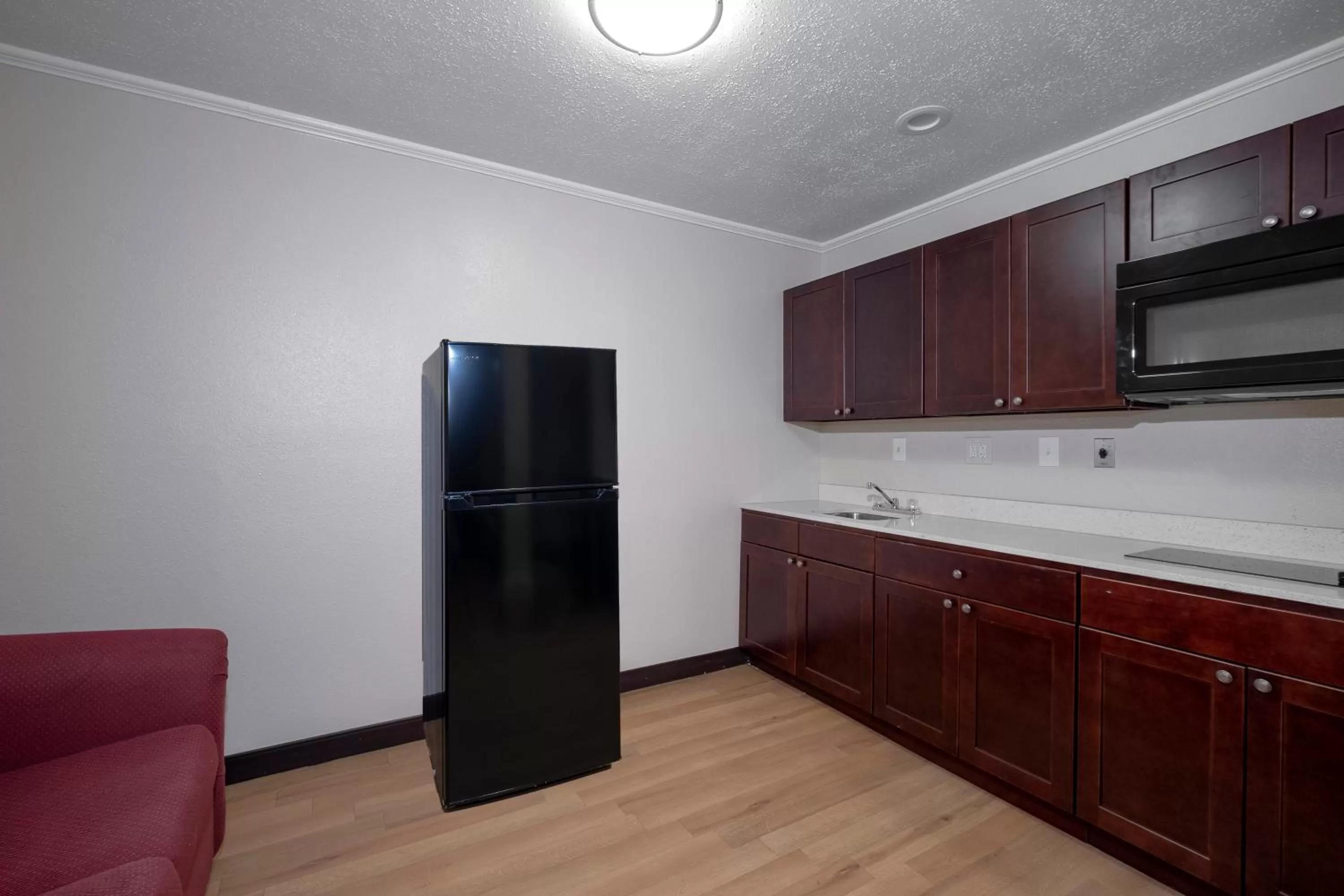 Deluxe King Room with Kitchen Non-Smoking in Red Roof Inn Morgan City