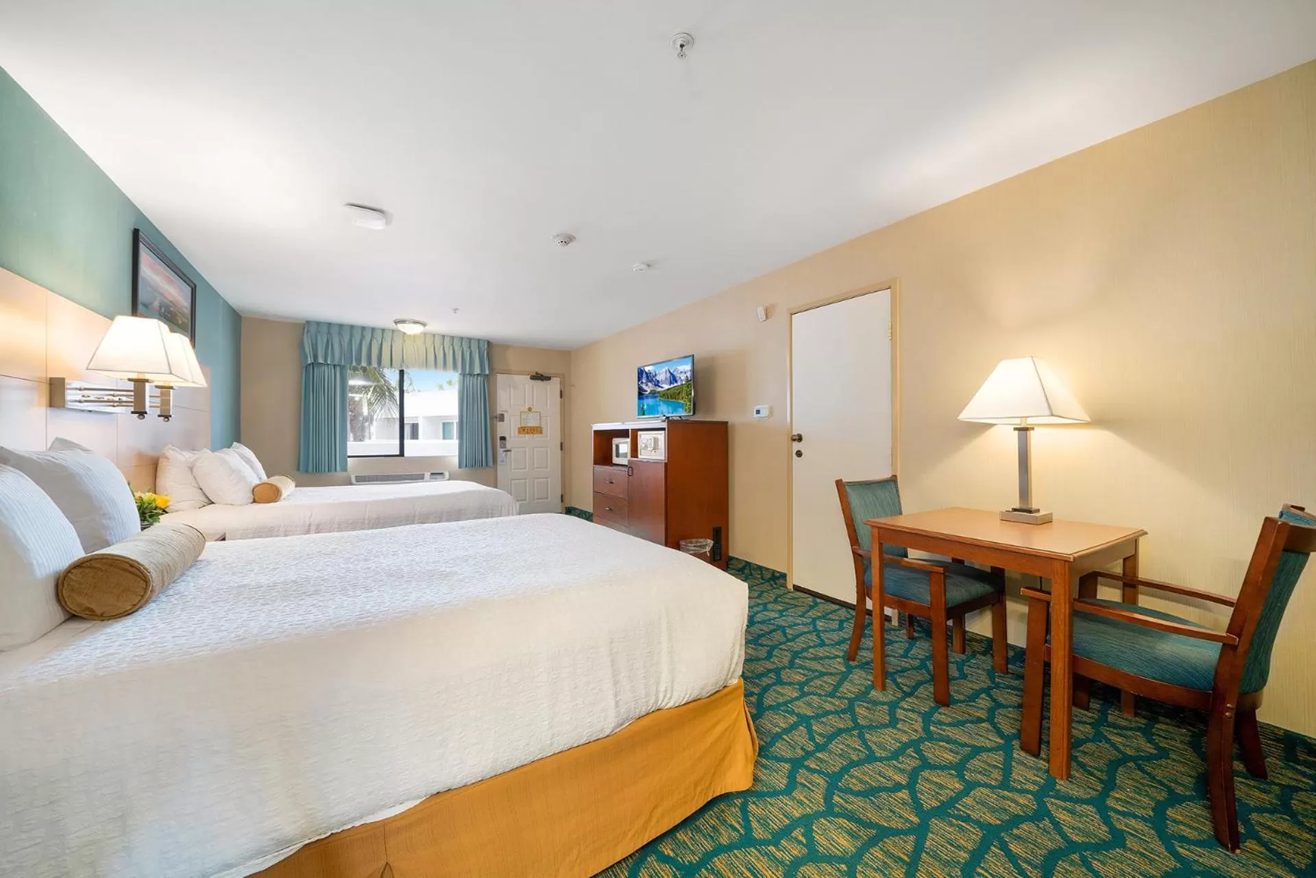 Queen Room with Two Queen Beds with Balcony - Non-Smoking in Casablanca Inn