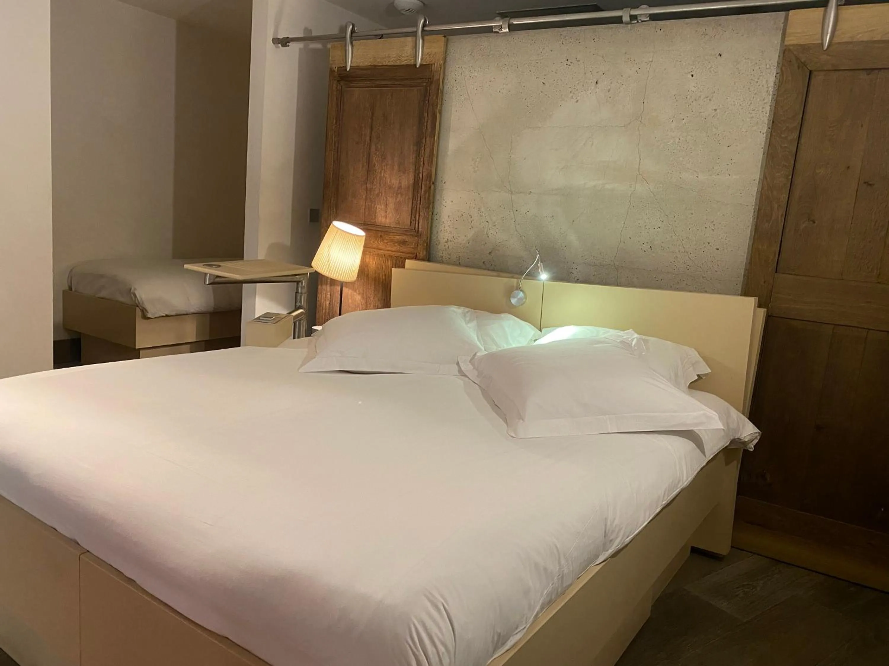 Triple Room with Bath in Hôtel Le Dormeur du Val