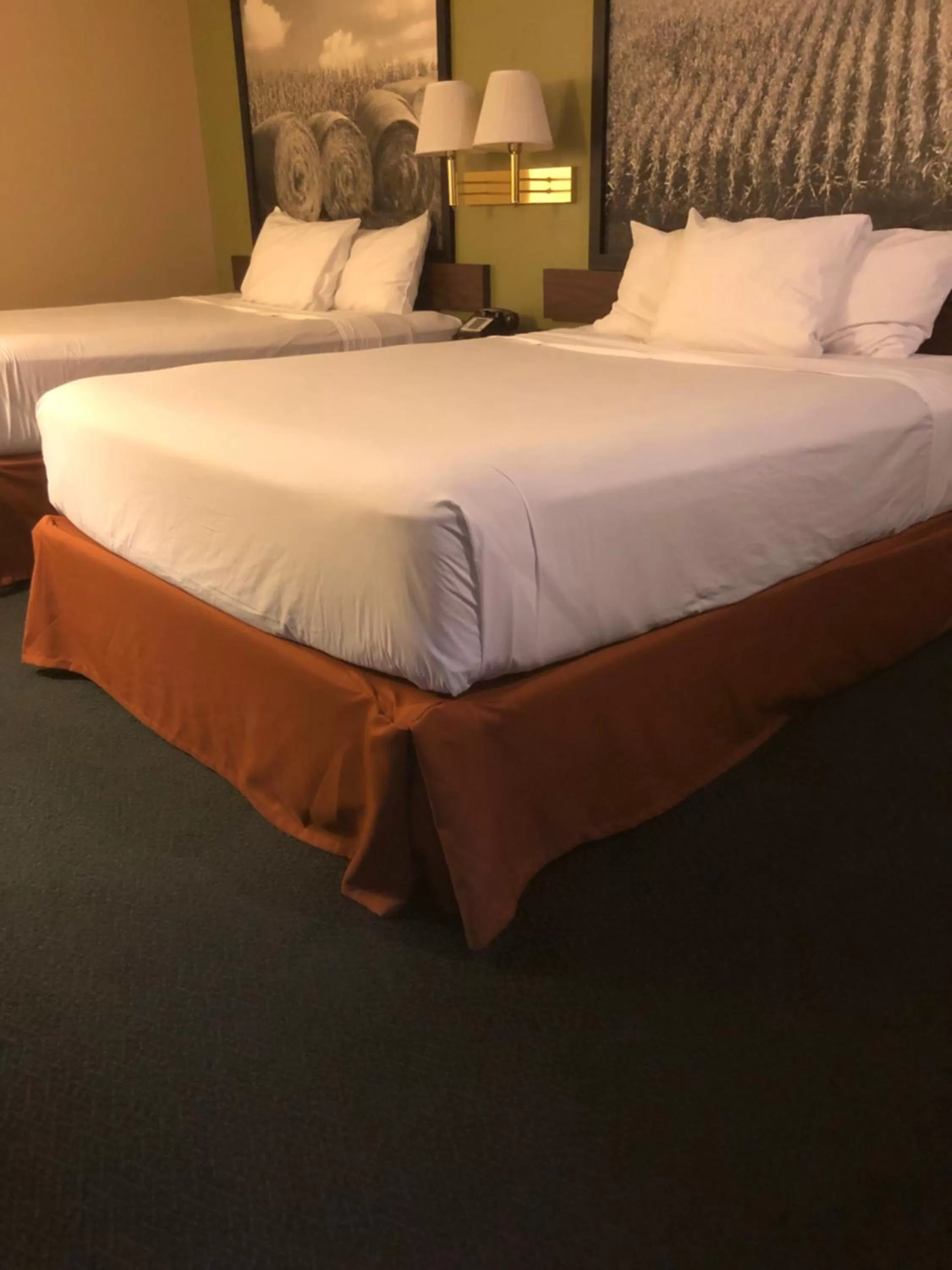 Standard Queen Room with Two Queen Beds - single occupancy in Americas Best Value Inn Onawa