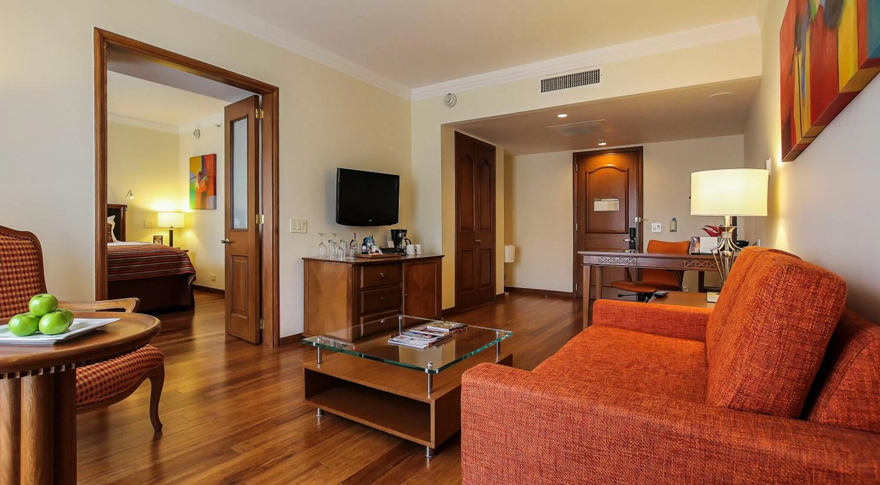 Junior Queen Suite with Lounge in Hotel Intercontinental Cali by IHG