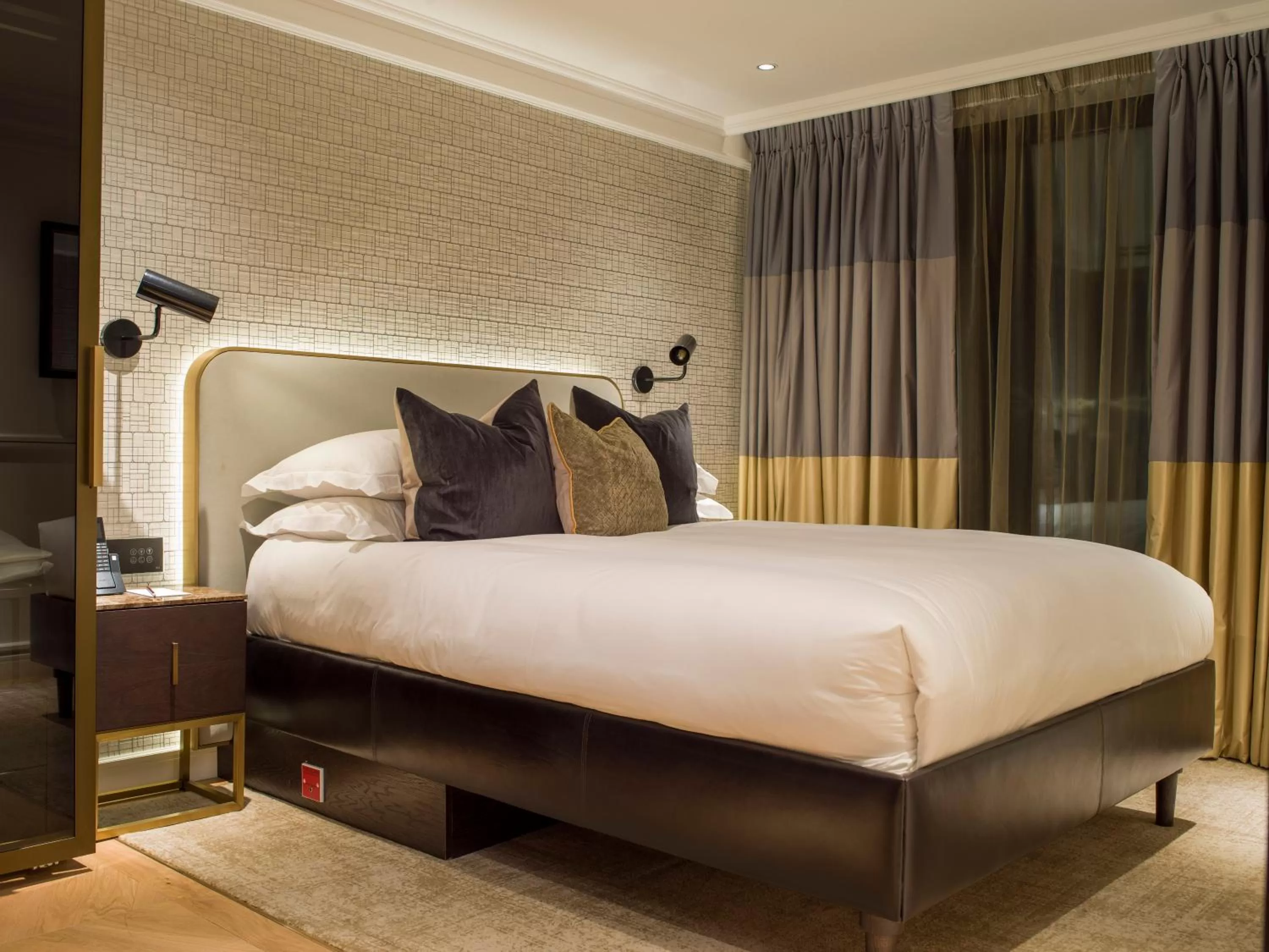 The Copeland One-Bedroom Suite in The Guardsman - Preferred Hotels and Resorts