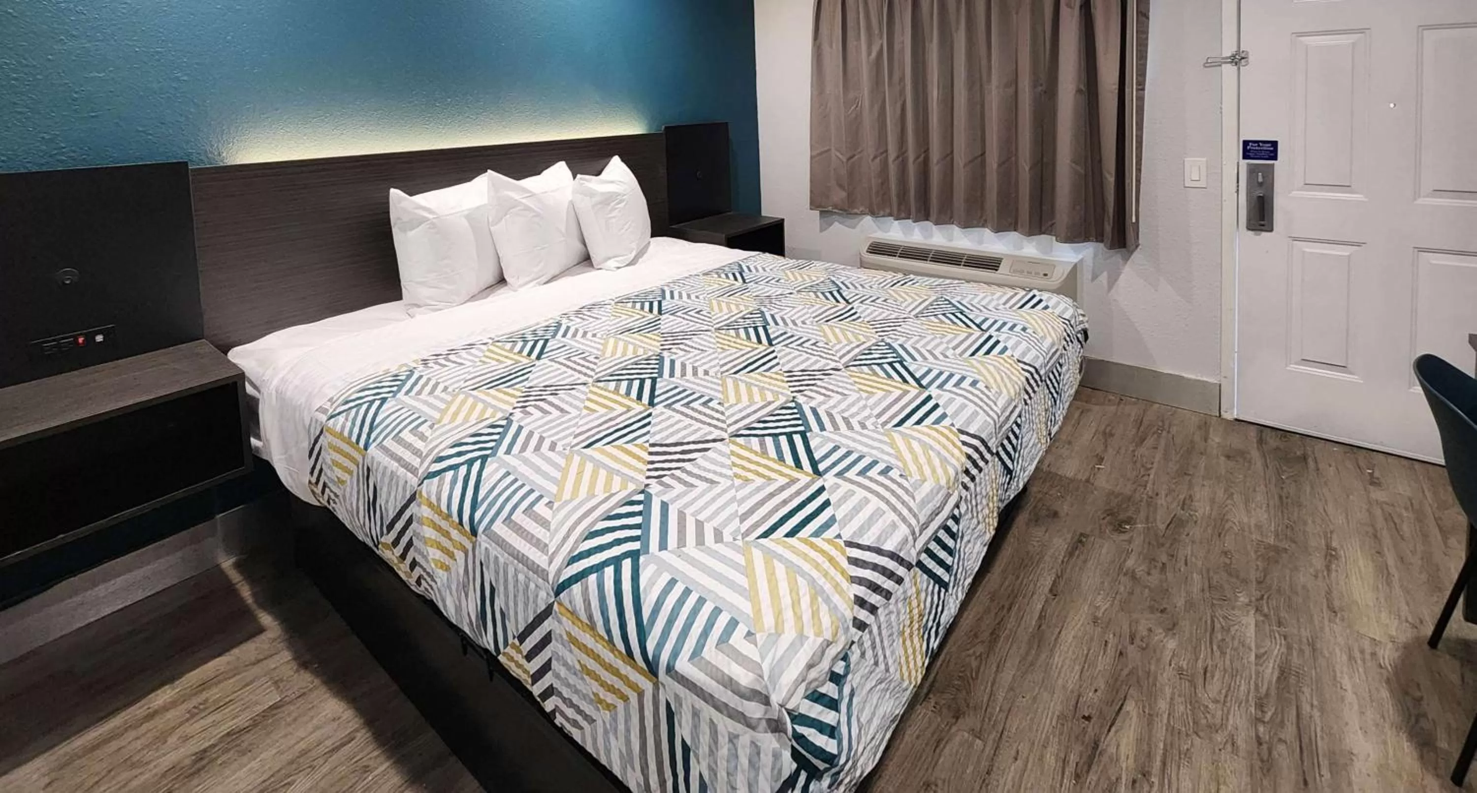 King Room - Non-Smoking in Studio 6 Suites San Ysidro CA San Diego South Bay