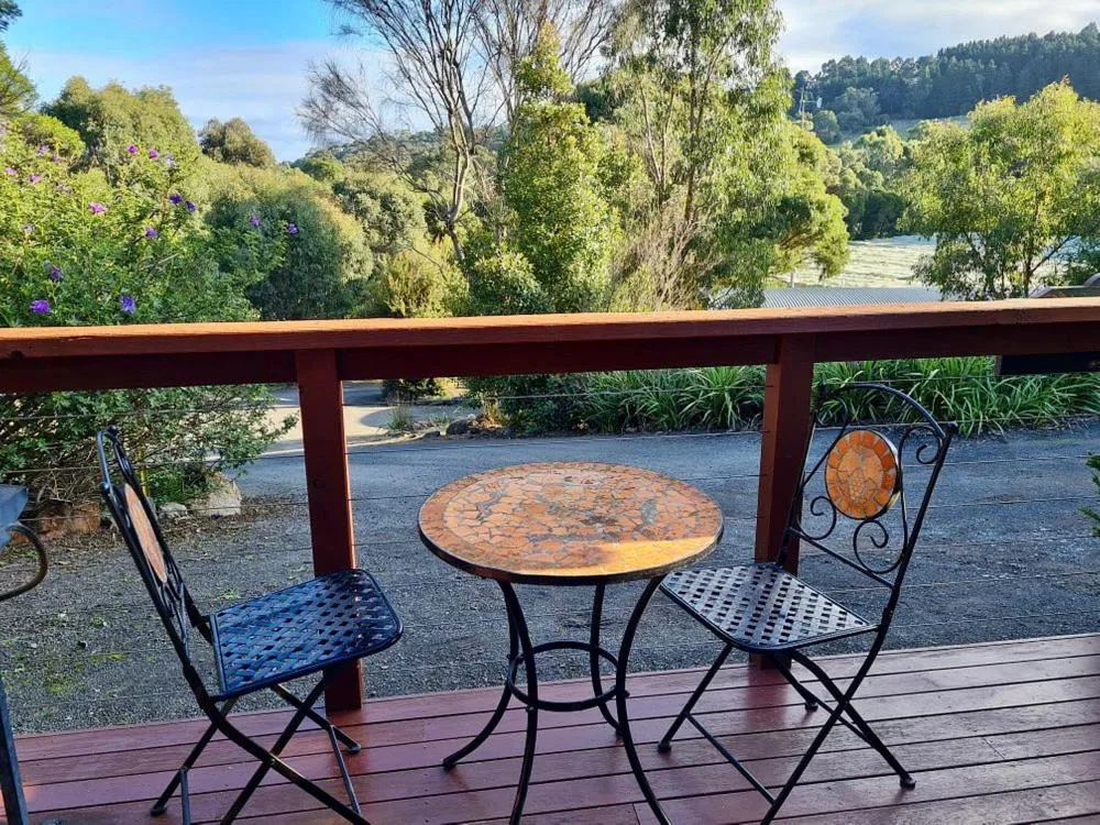 Cottage - Adult Only in Gisborne Peak Winery Short Term Stays