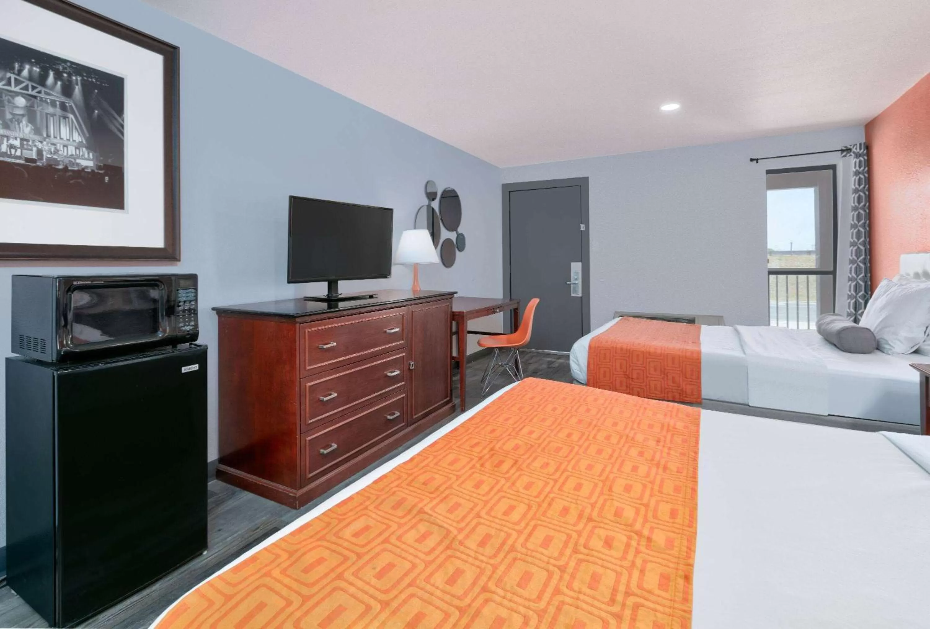 Queen Room with Two Queen Beds - Disability Access/Non-Smoking in Howard Johnson by Wyndham San Marcos