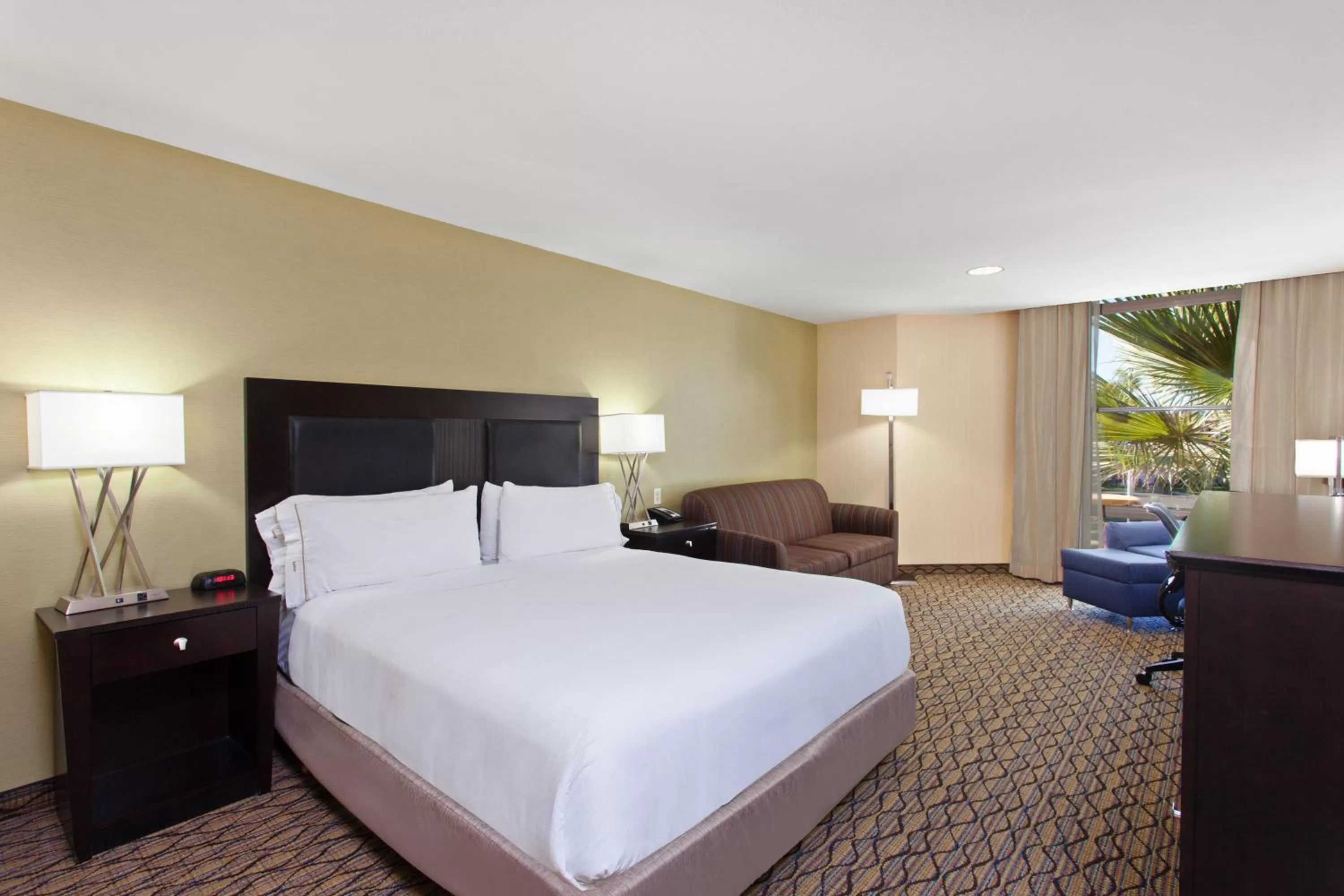 King Suite - Communications and Mobility Accessible Tub in Holiday Inn Express Newport Beach by IHG