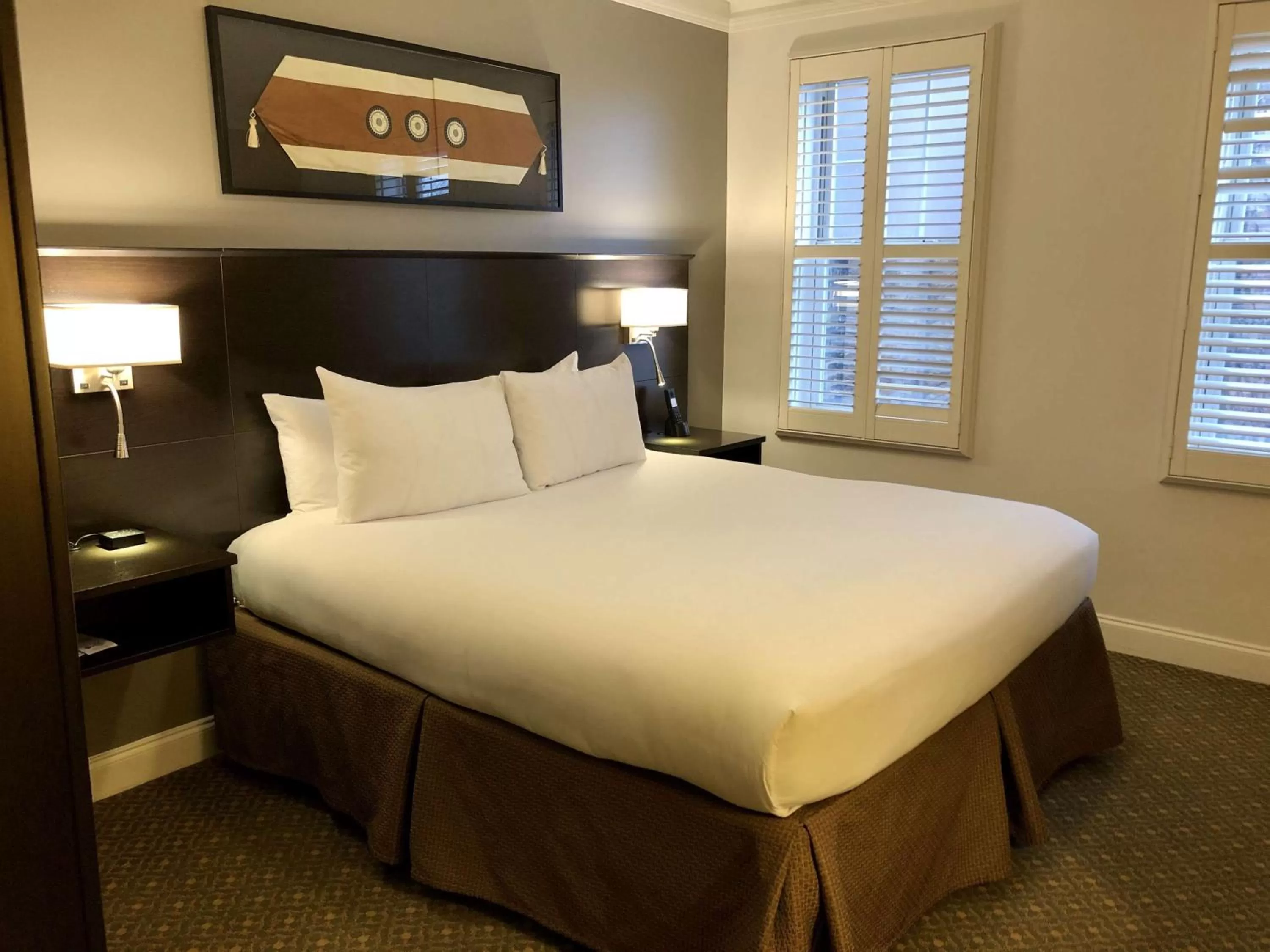 Deluxe King Suite in Best Western Plus Hawthorne Terrace Hotel