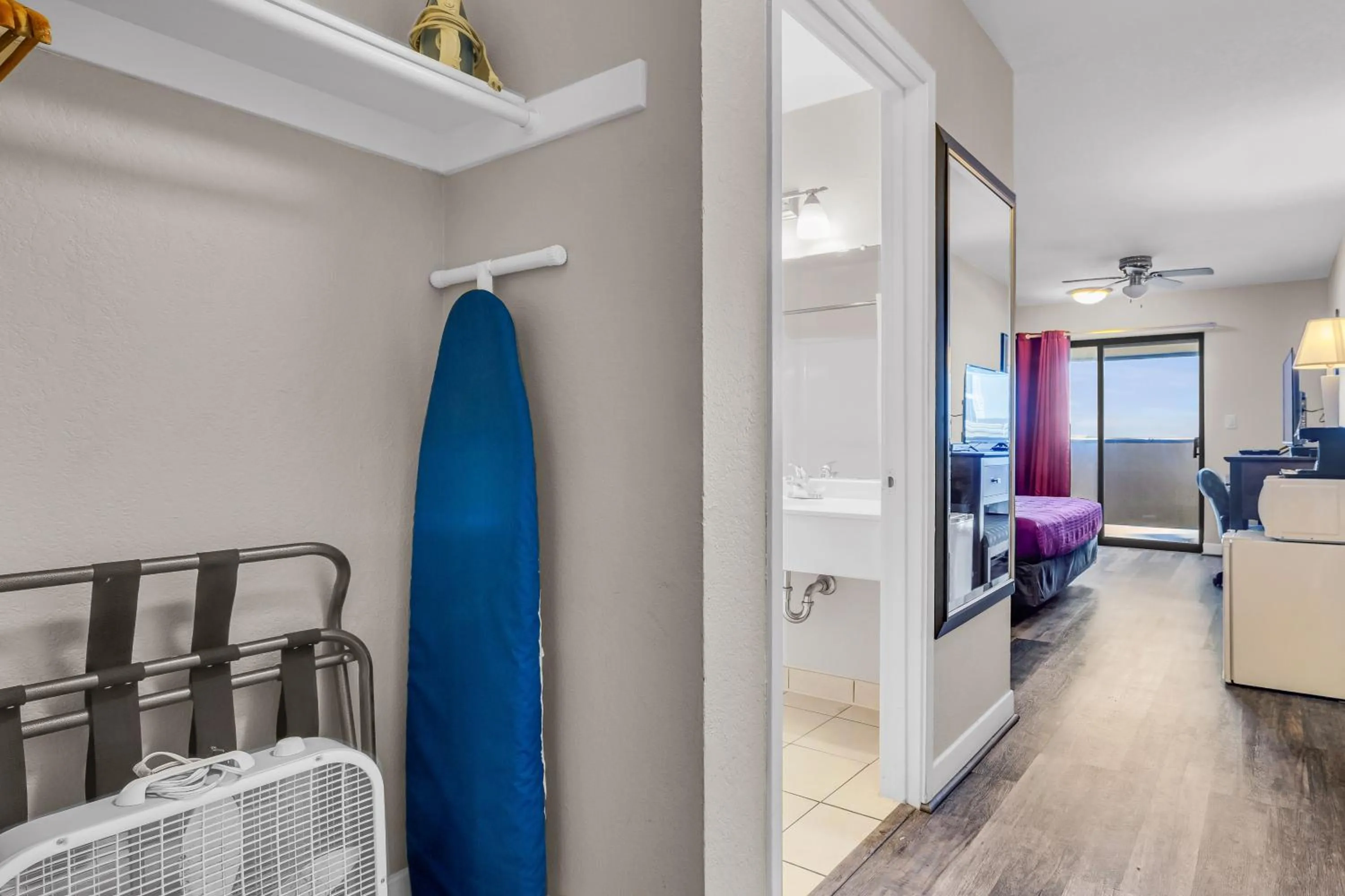 Single Room with Balcony in Bay Breeze Inn