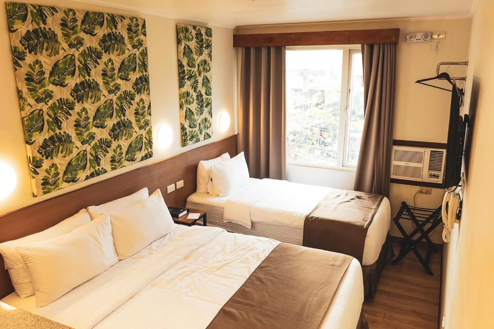 Deluxe Triple Room in Hotel Sentro Legazpi