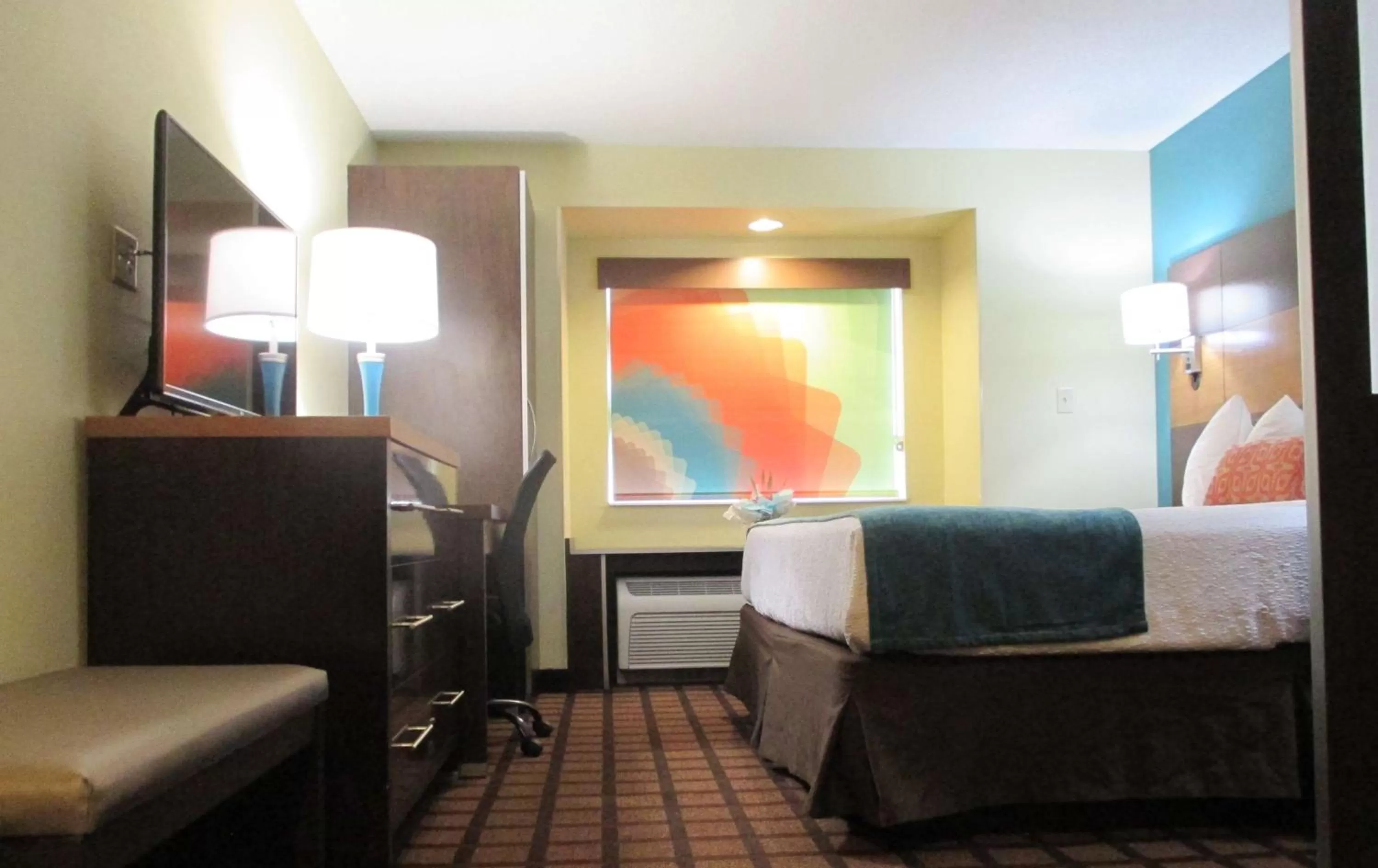 King Room with Roll-In Shower - Mobility Access in Best Western Plus Harrisburg Mechanicsburg