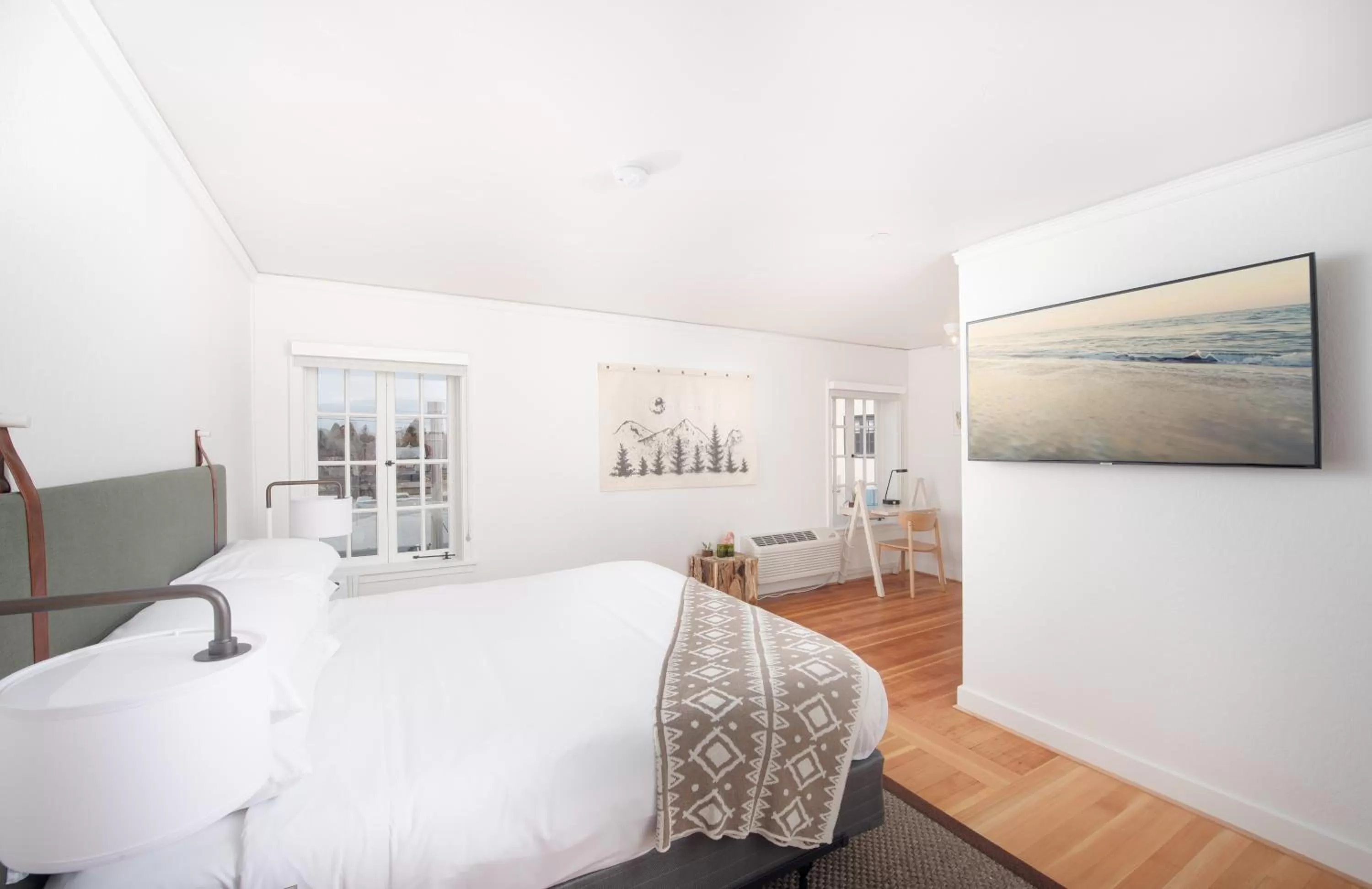 ADA Standard Queen Room in SCP Redmond Hotel