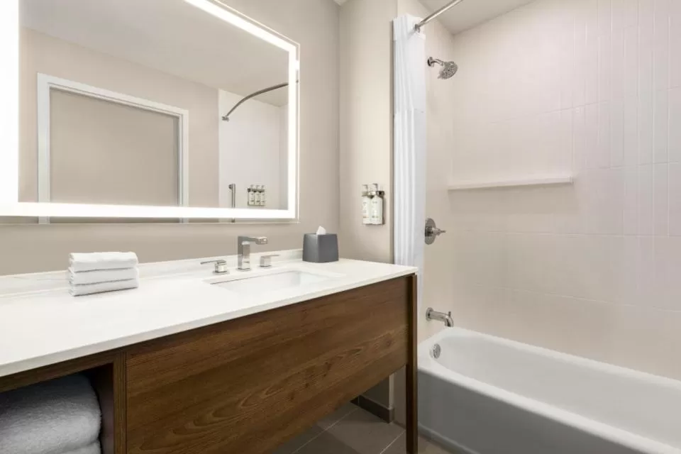 Queen Studio with Two Queen Beds - Bath/Shower Combo in Staybridge Suites - Lexington S Medical Ctr Area by IHG